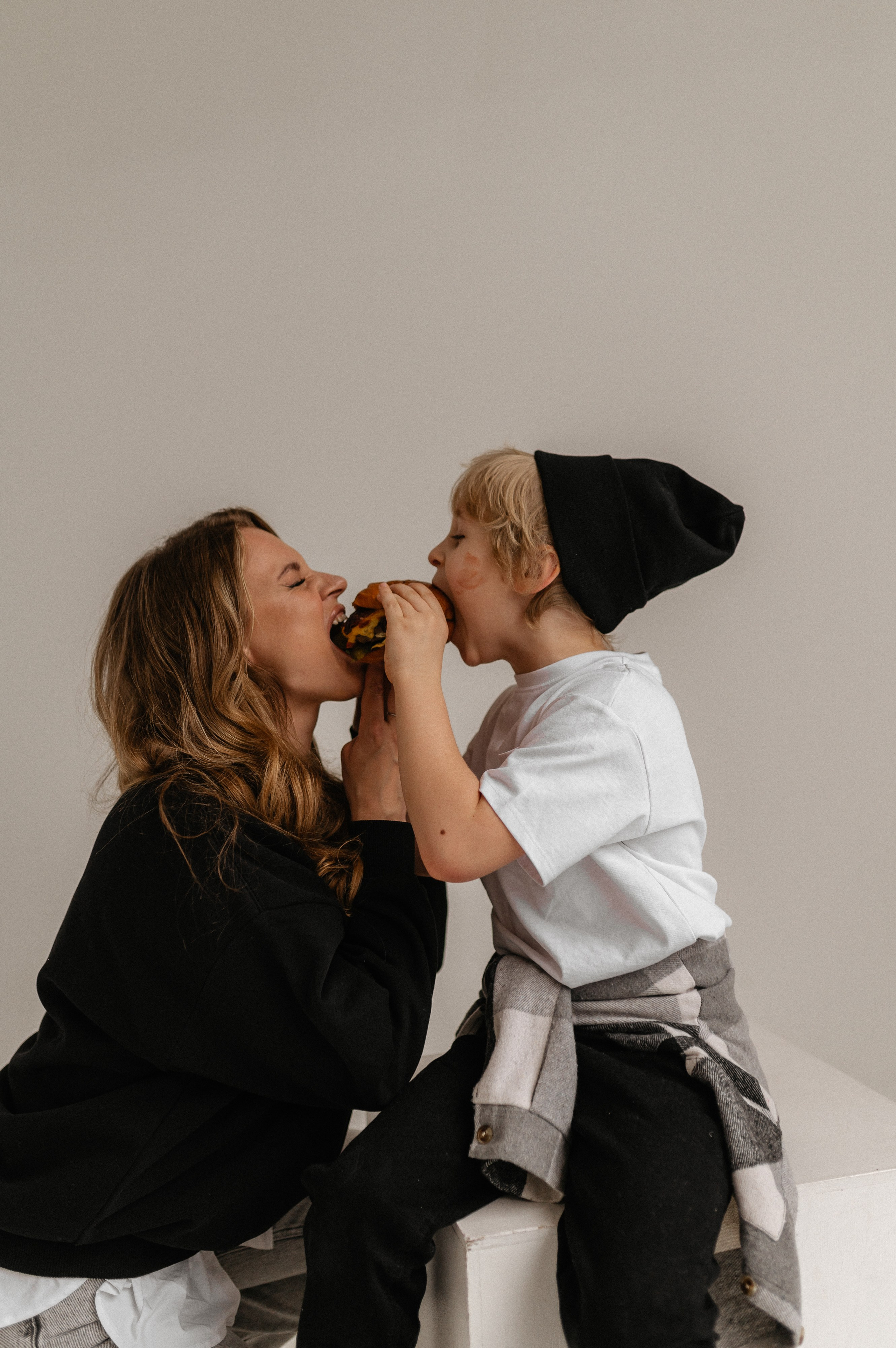 Мама и сын. Главная