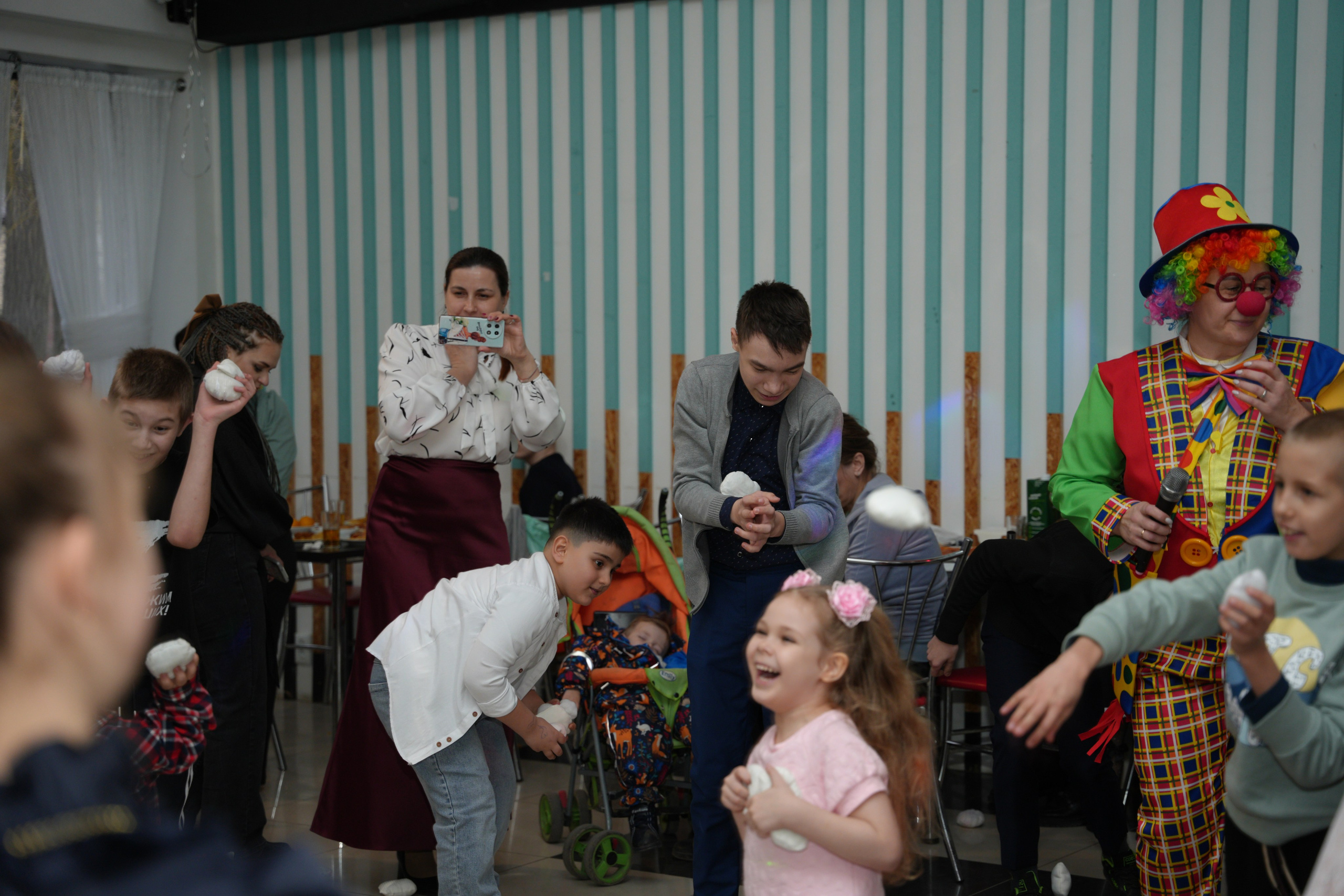 Социально —благотворительная акция «Ты в этом мире не один», посвященная Международному дню инвалидов. ВЫПУСКНЫЕ АЛЬБОМЫ, Школьный фотограф, семейный и свадебный в Саратове и области Ольга Плаксина