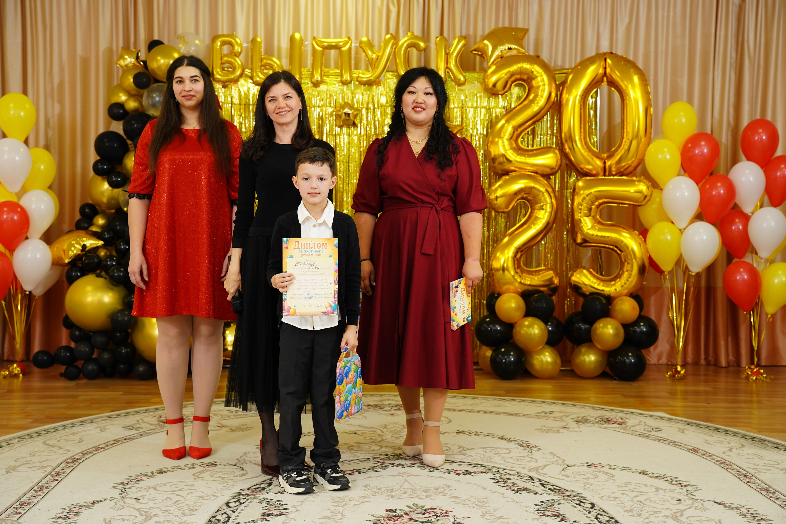 Репортажная съемка /Выпускной//. MEMENTO.Выпускные альбомы, школьные, юбилейные и другие книги. Ростов-на-Дону