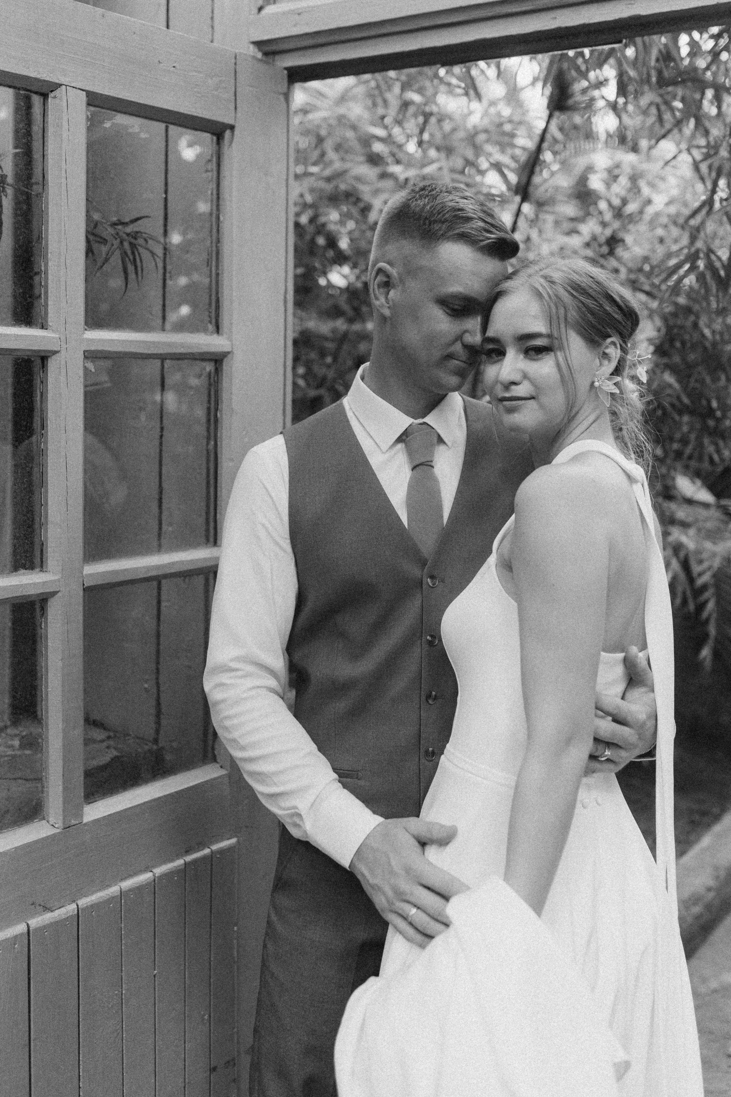 Свадебная фотосессия в Главном Ботаническом саду и в оранжерее. Свадебный фотограф в Москве Мария Крош