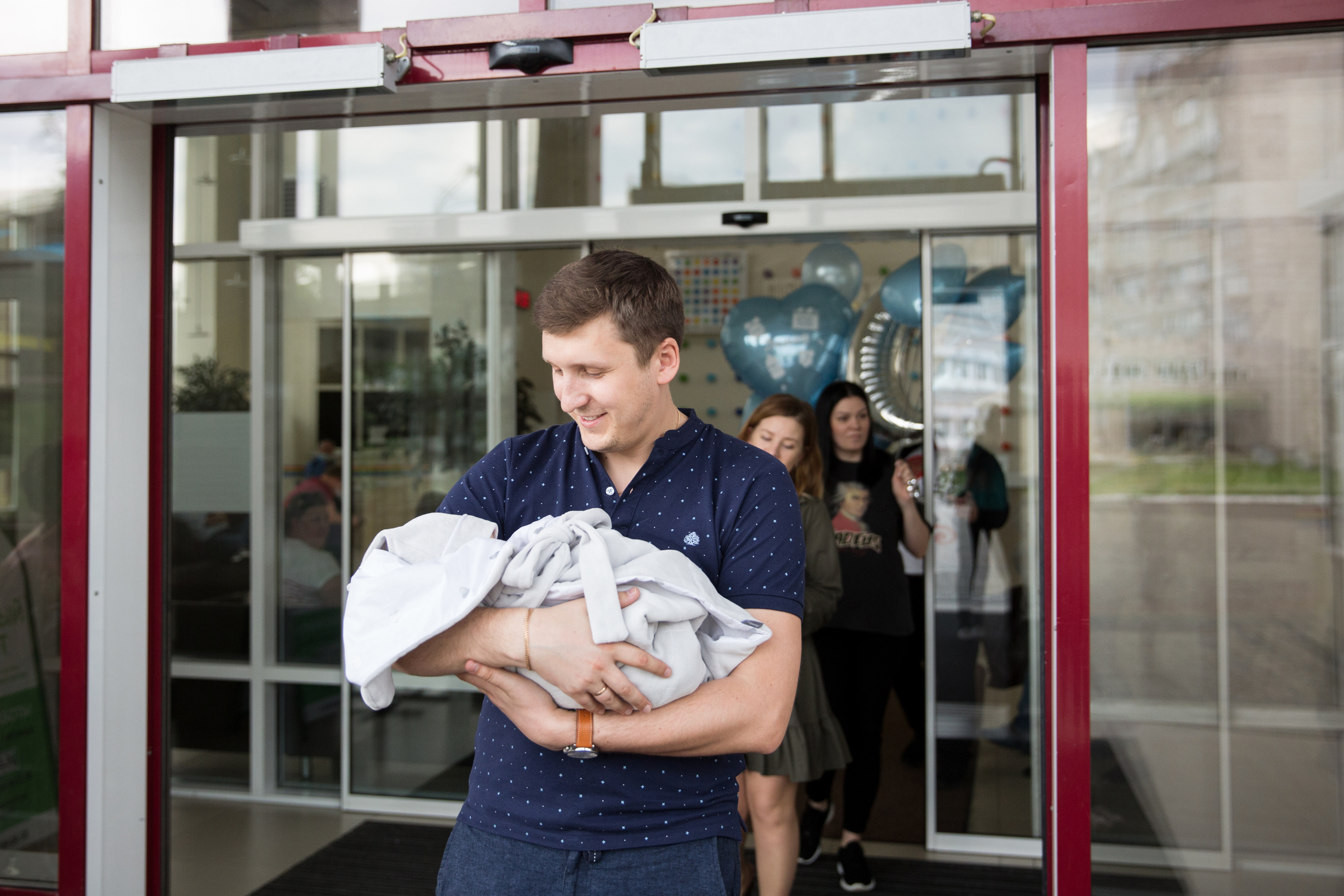 Выписка из перинатального центра. Марина Соколова. Контентный и семейный фотограф г. Красноярск