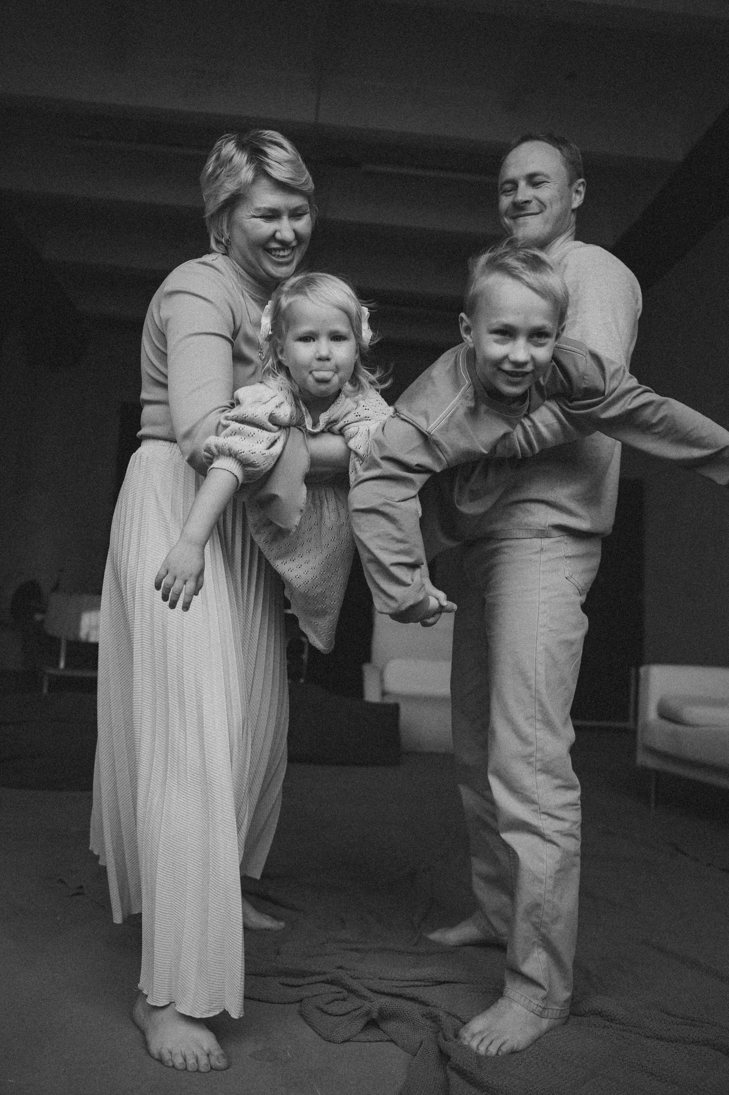 Максим, Света, Никита и Даша. Семейный фотограф • Домашние съемки в Нижнем Новгороде