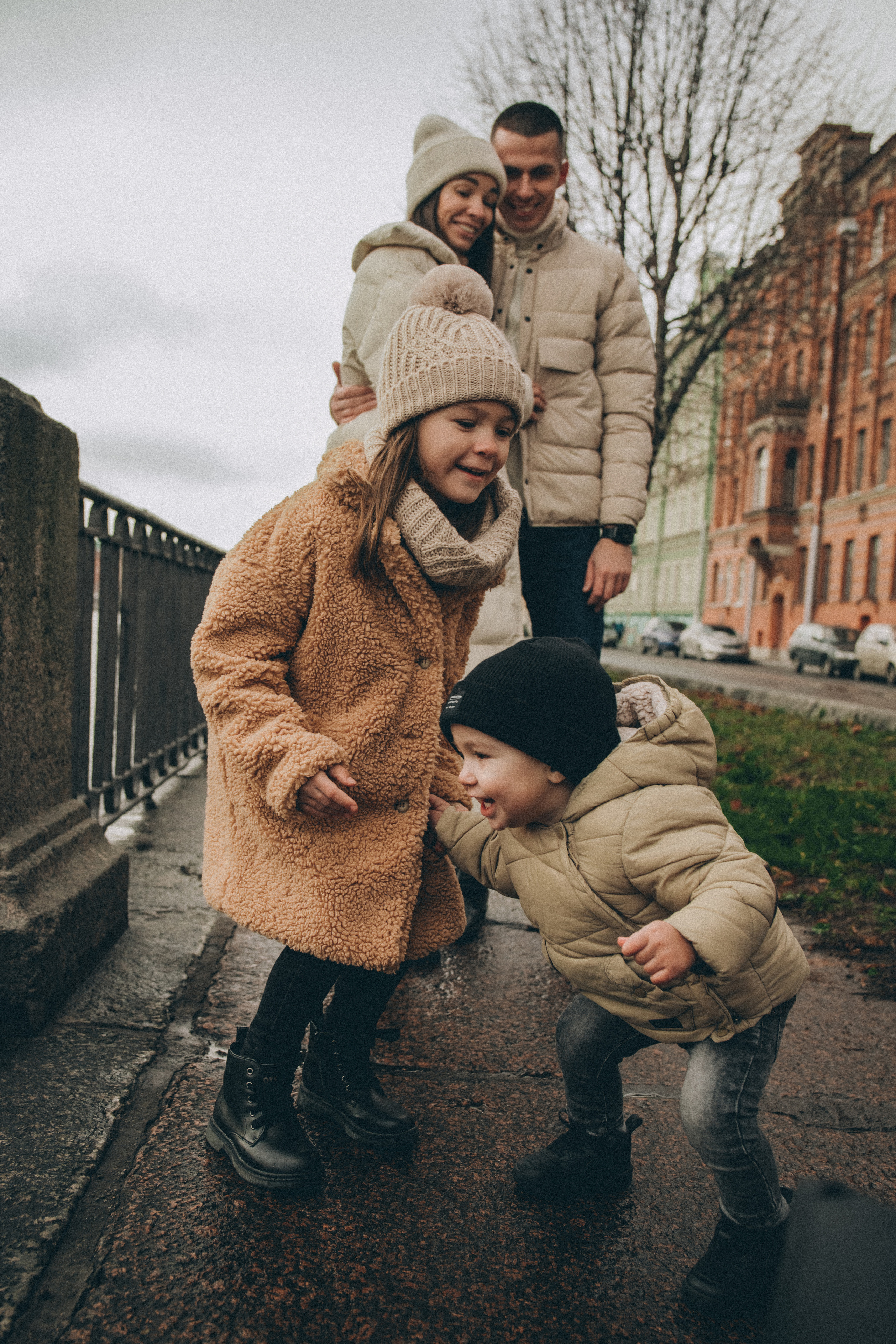 В городе. Семейный и детский фотограф Королев Мытищи Москва Бизяева Алена