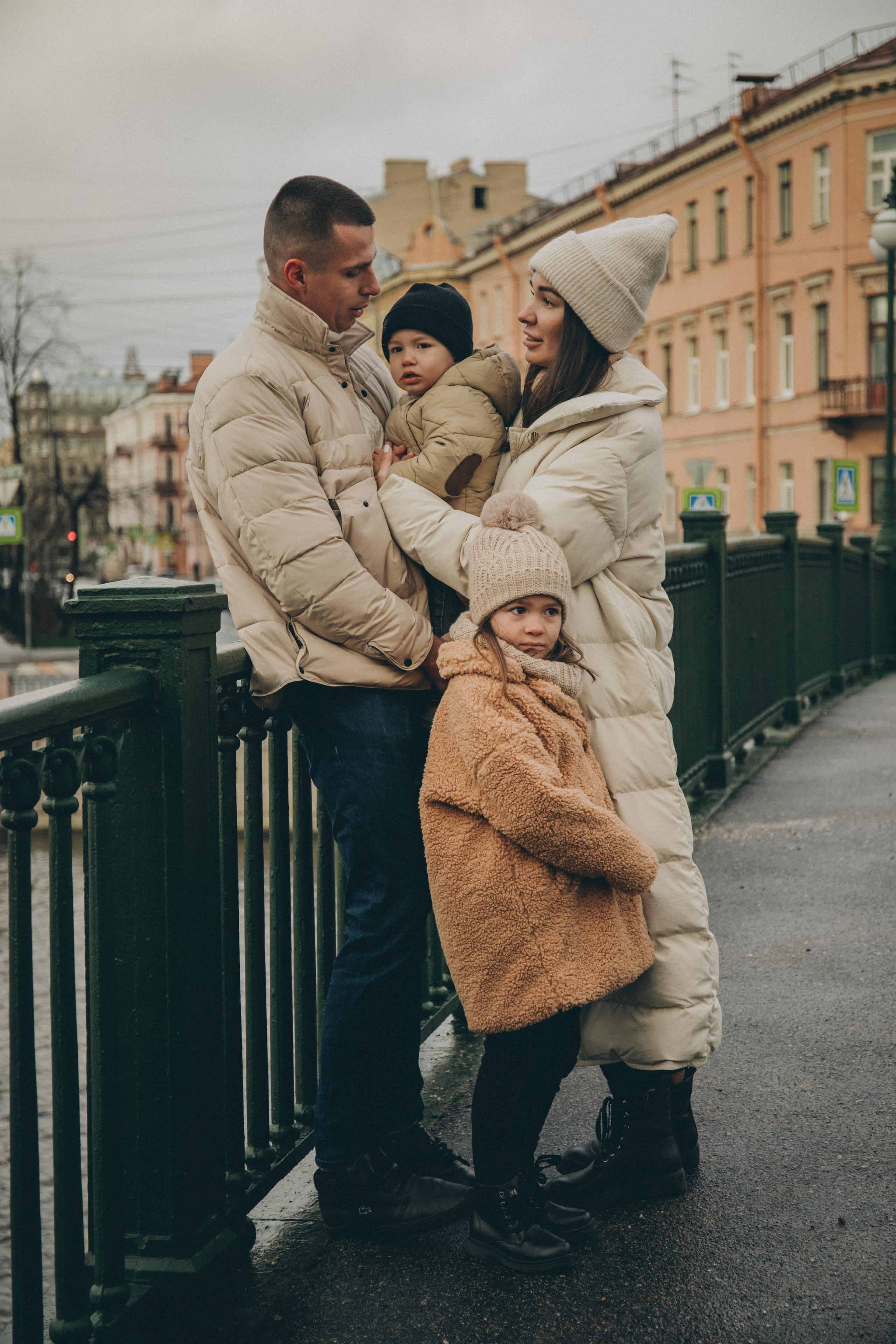 В городе. Семейный и детский фотограф Королев Мытищи Москва Бизяева Алена