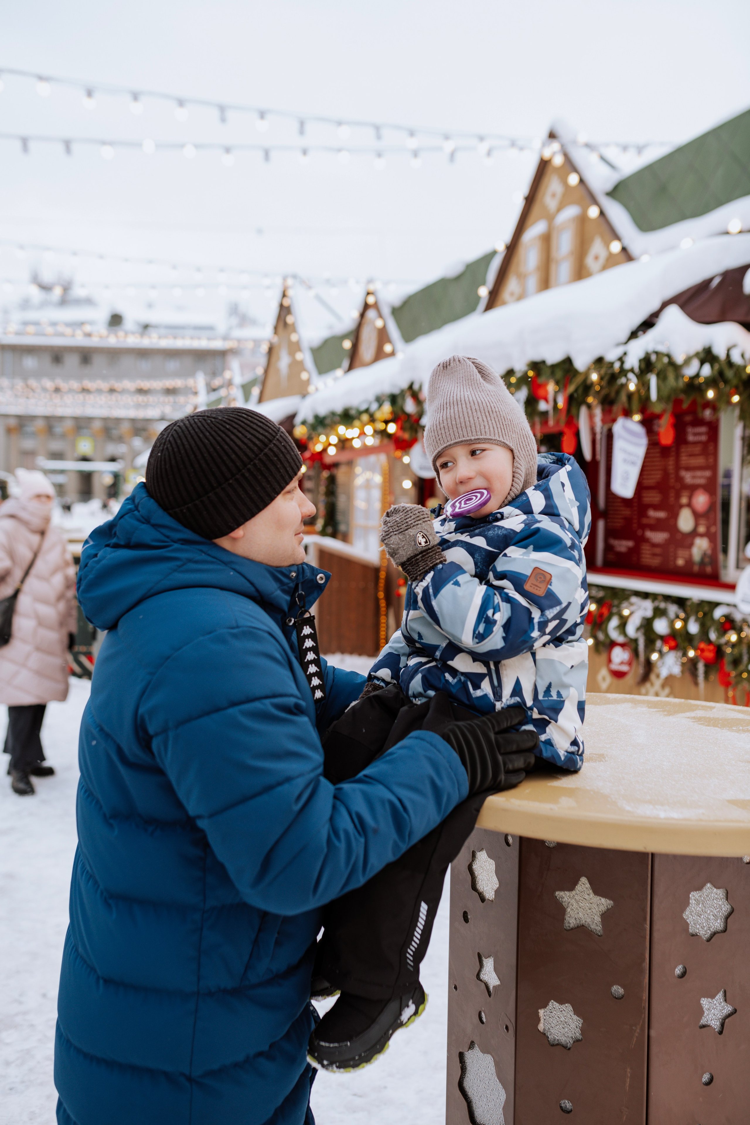 Семейная, Манежная площадь