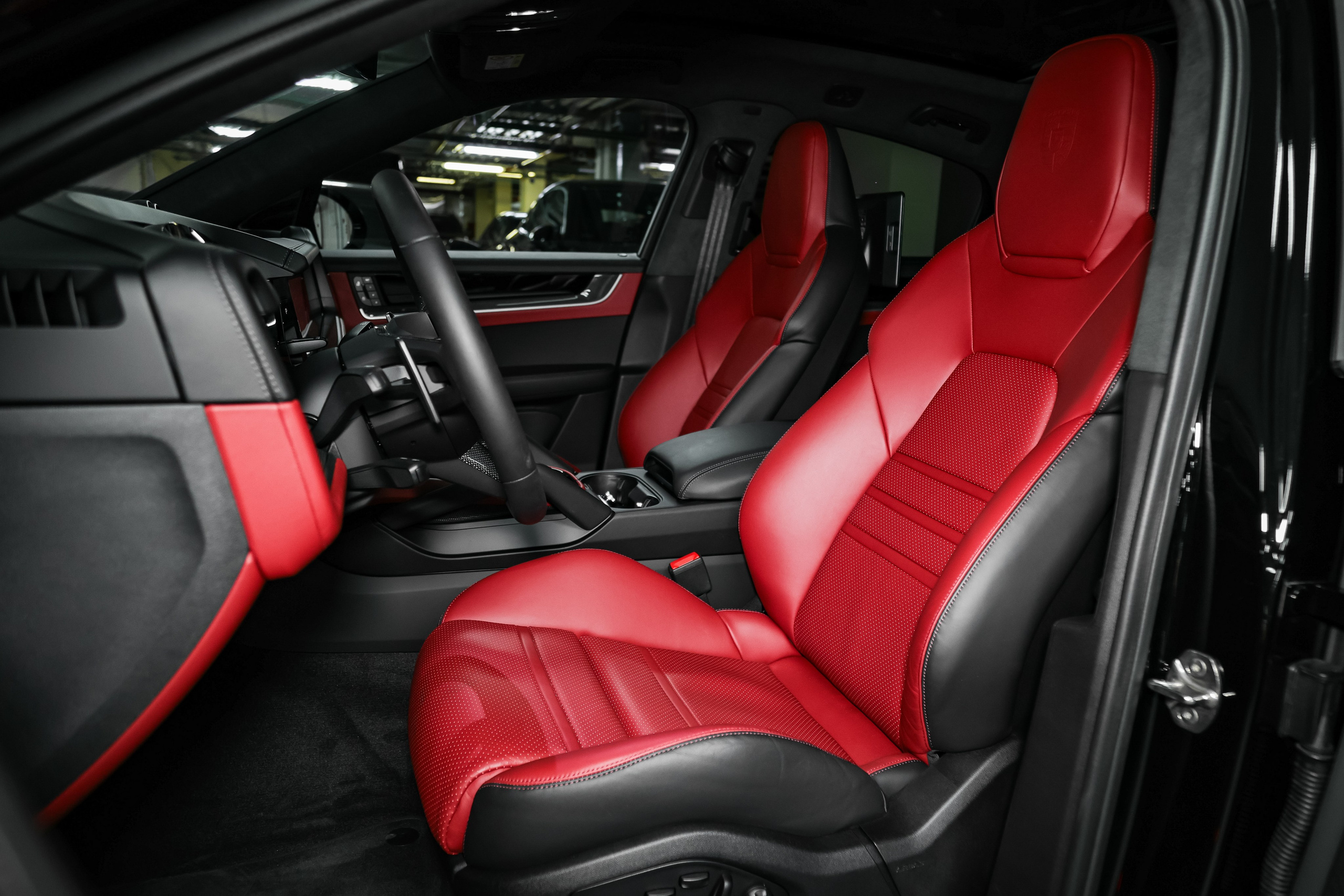 2025 PORSCHE CAYENNE COUPE E-Hybrid. Mixturecaptures