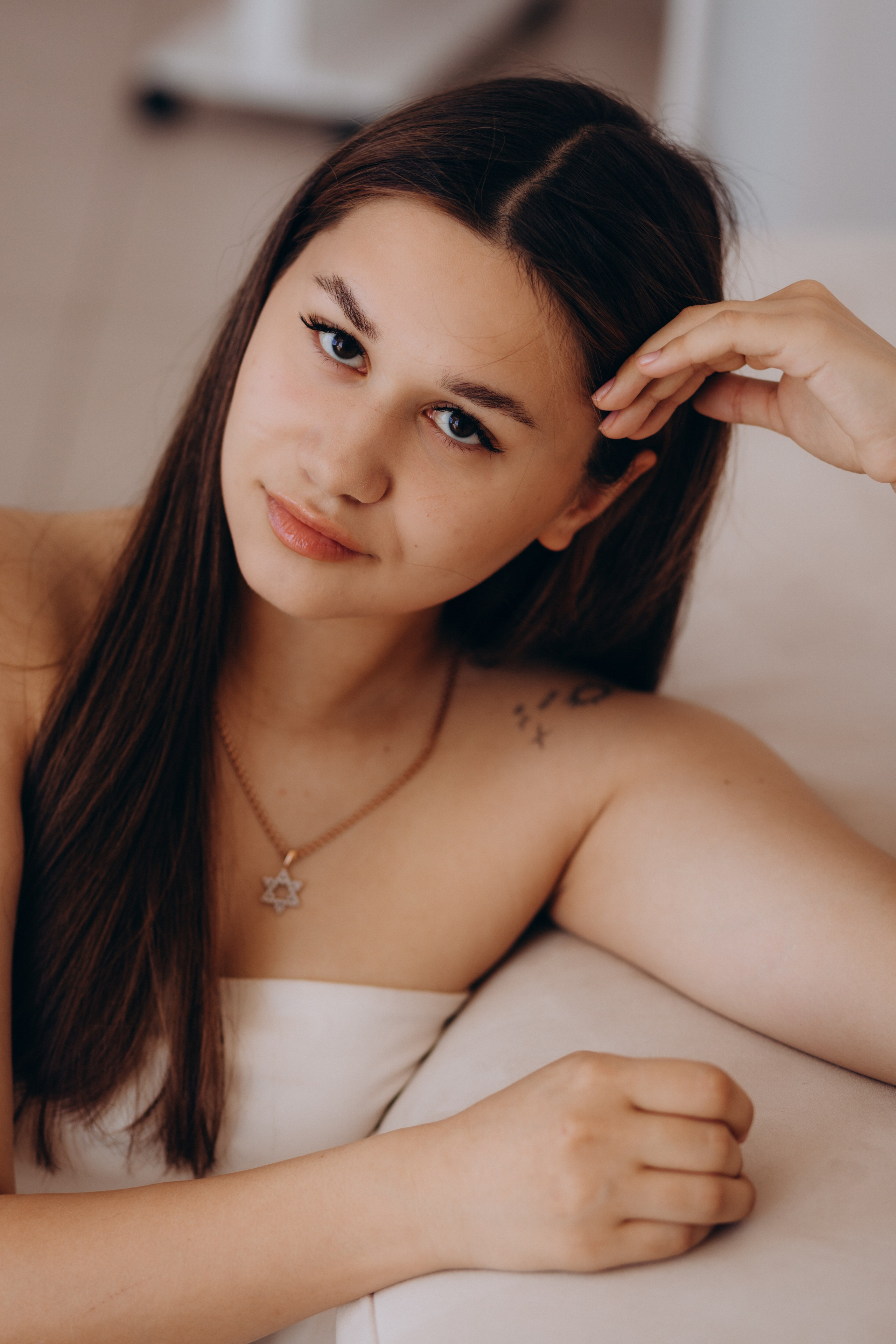 Фотосессия для контента салона красоты Бровико. Фотограф в Санкт-Петербурге Разиля Идиятуллина