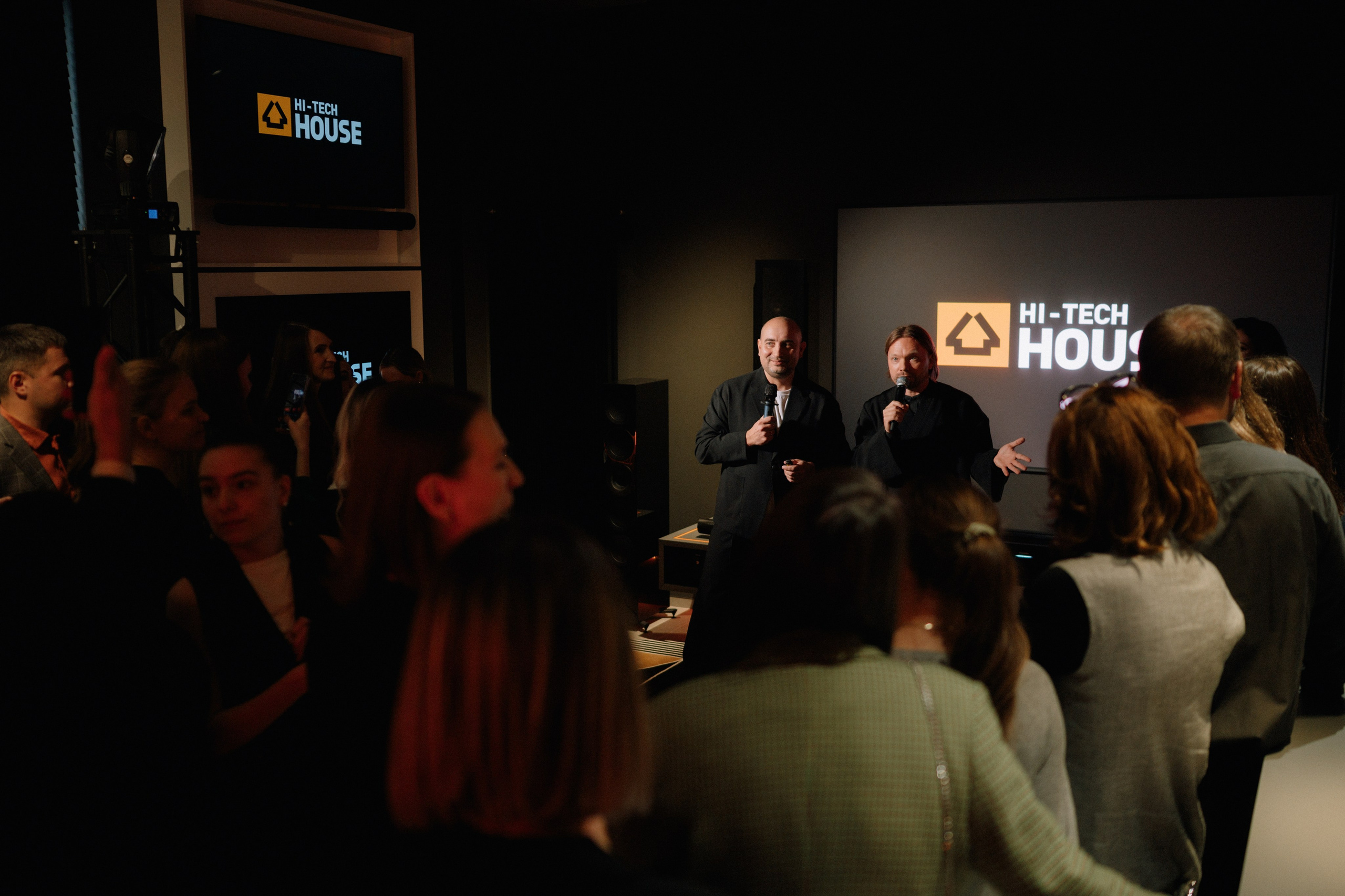 HI-TECH HOUSE. Свадебный и семейный фотограф Никита Корохов