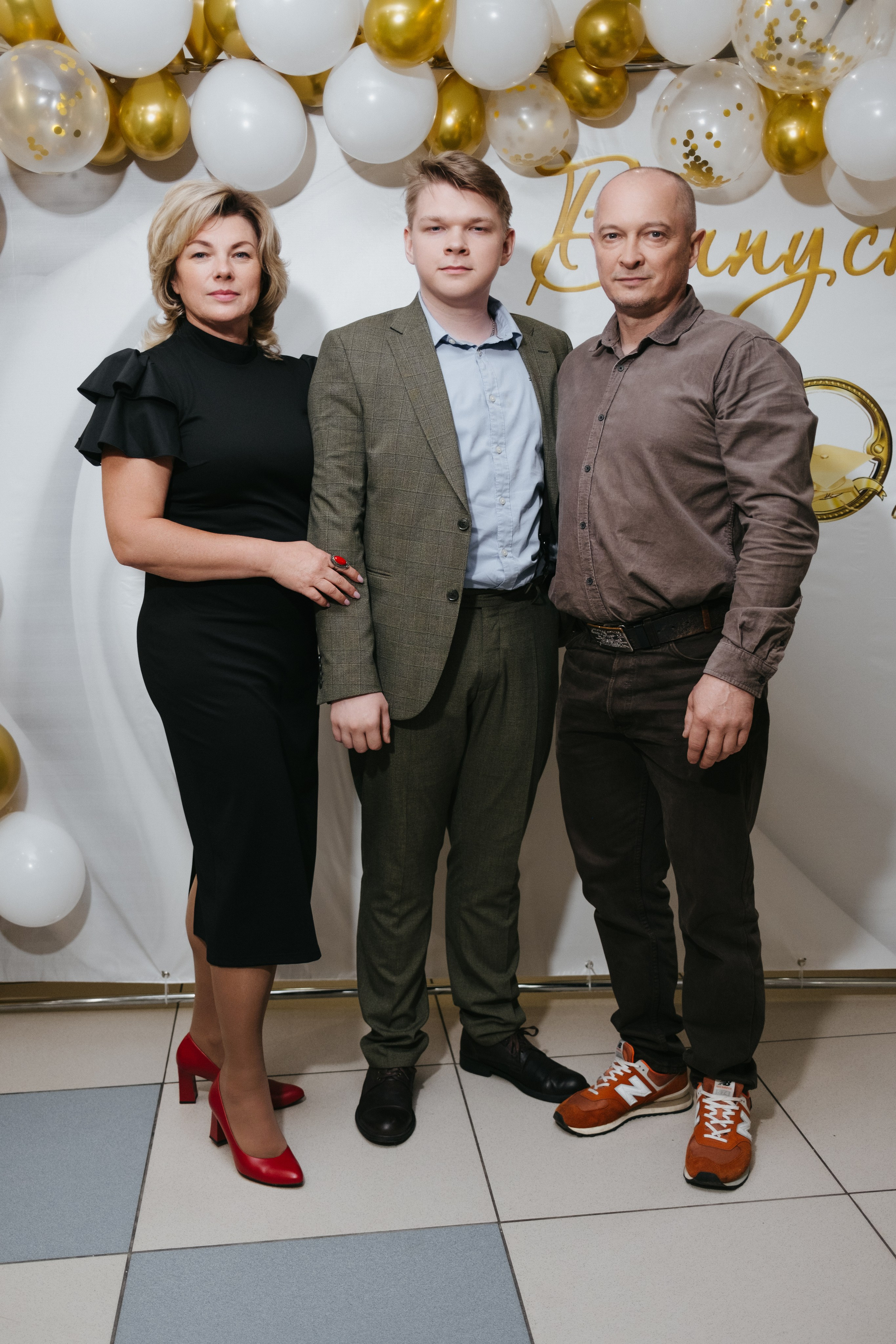 Выпускной 11 класс школы № 30. Свадебный и репортажной фотограф Денис Ожигин в Краснодаре и Краснодарском крае