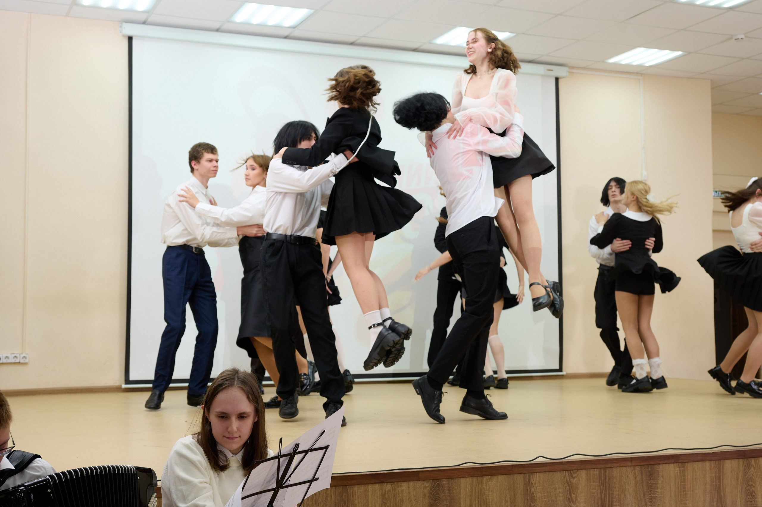 Выпускные и праздники. Выпускные альбомы. Предметная и контент съёмка. Фотостудия Klass