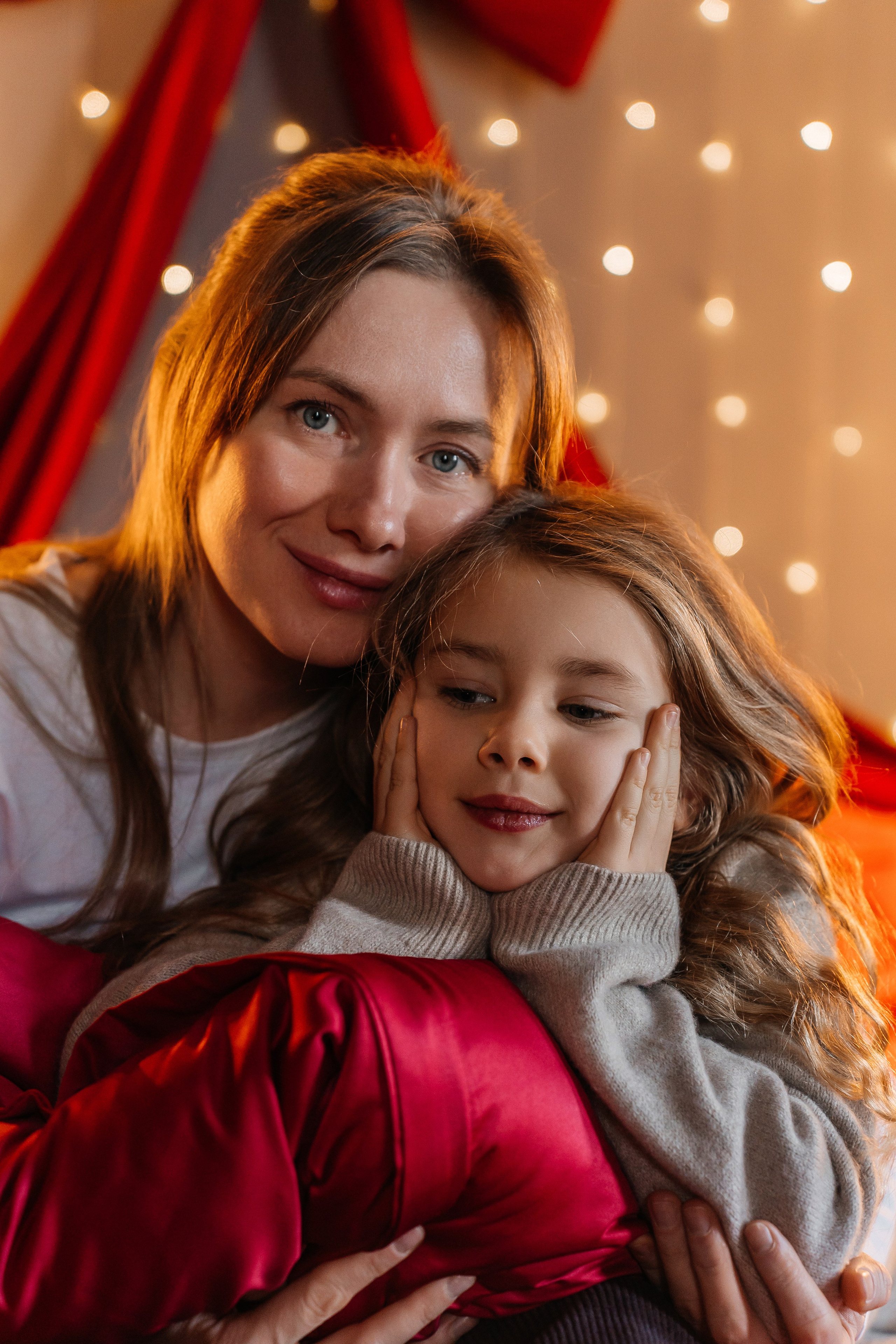Мама с дочкой. Для тех, кто не ждёт удачи, а создаёт её. Каждая фотосессия — это твой момент, твой стиль, твой успех. 📸