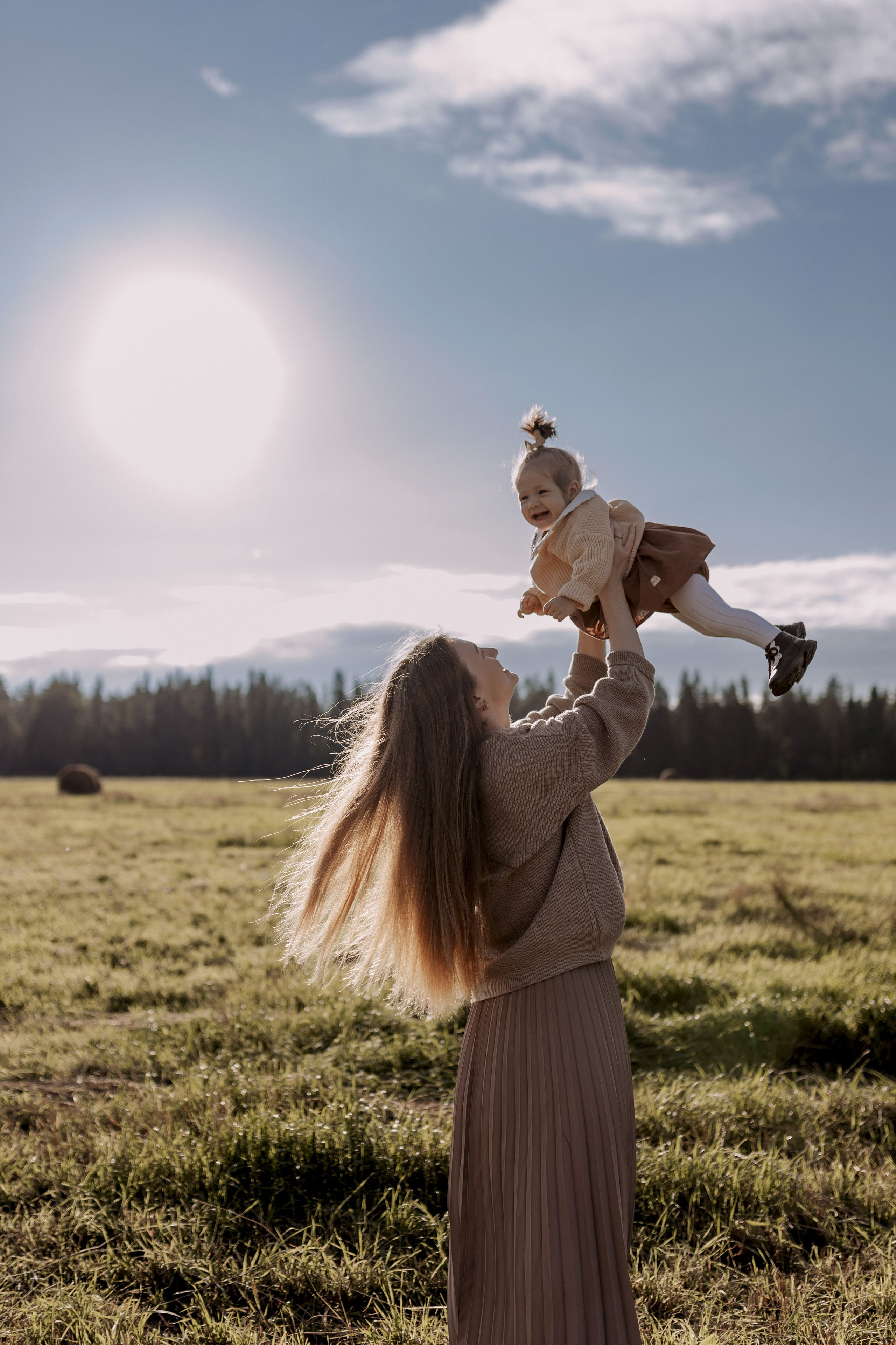 Вечерняя прогулка по полю. Семейный фотограф Альбина Крутелева, Екатеринбург, Ревда