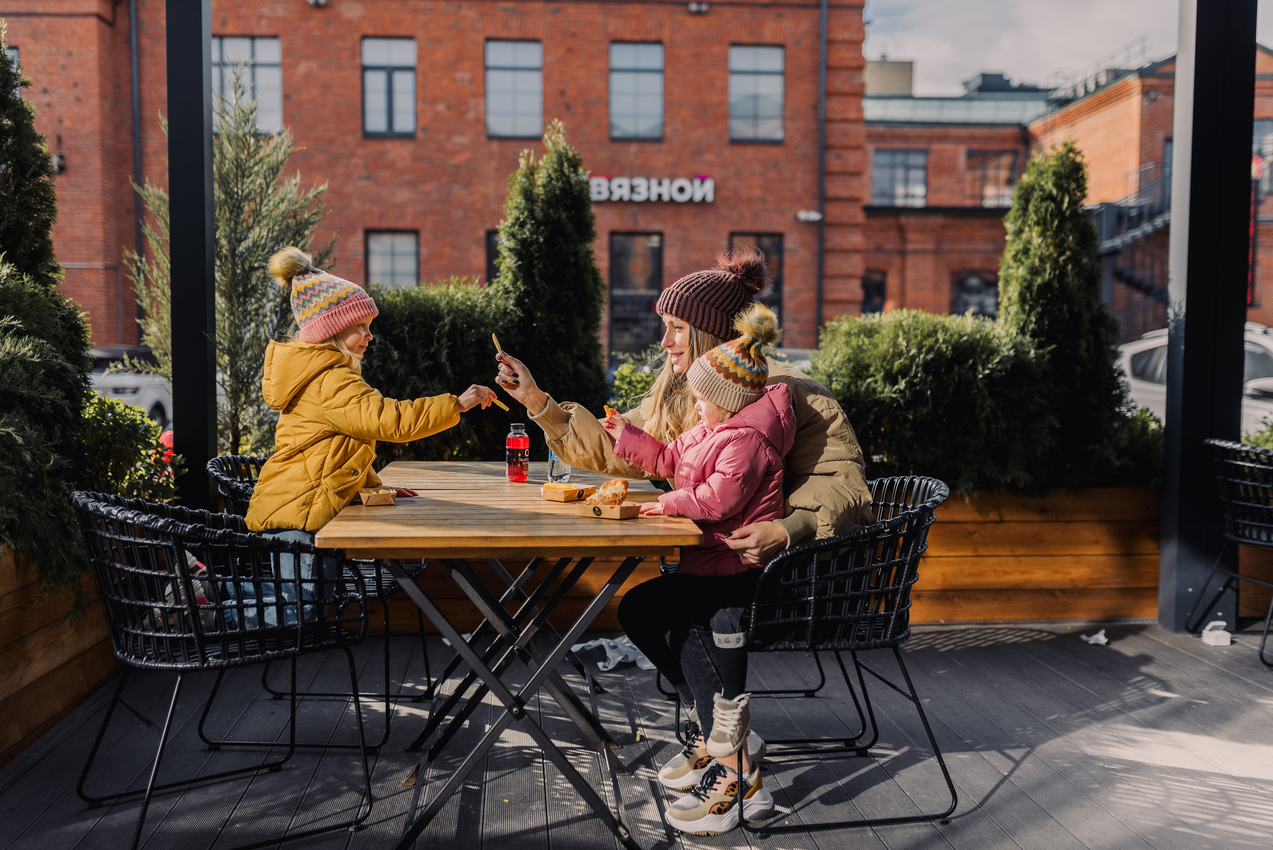 Прогулочная фотосессия в городе в стиле Lifestyle. Контент-фотограф в Москве Хныкина Лена