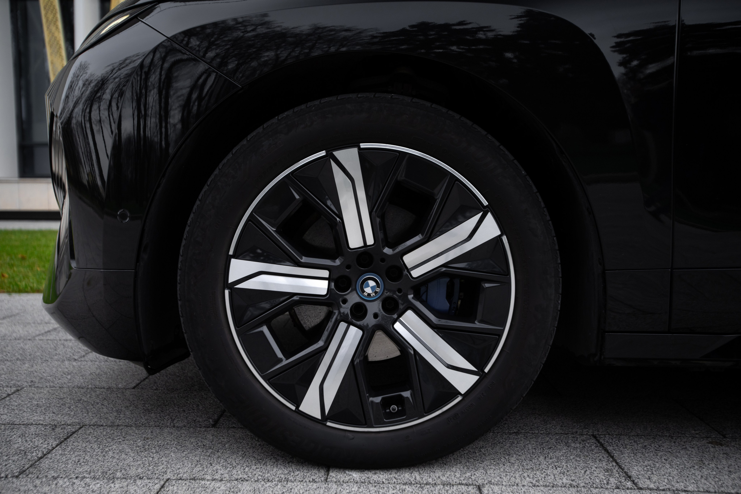 BMW iX. Автомобильный фотограф в Москве Андрей Емельянов