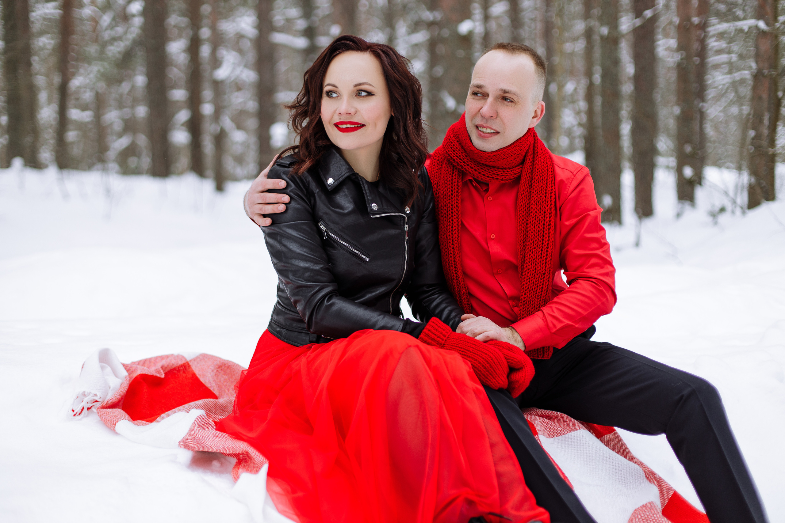 стильная фотосессия в зимнем лесу уютнаЯ красивая 