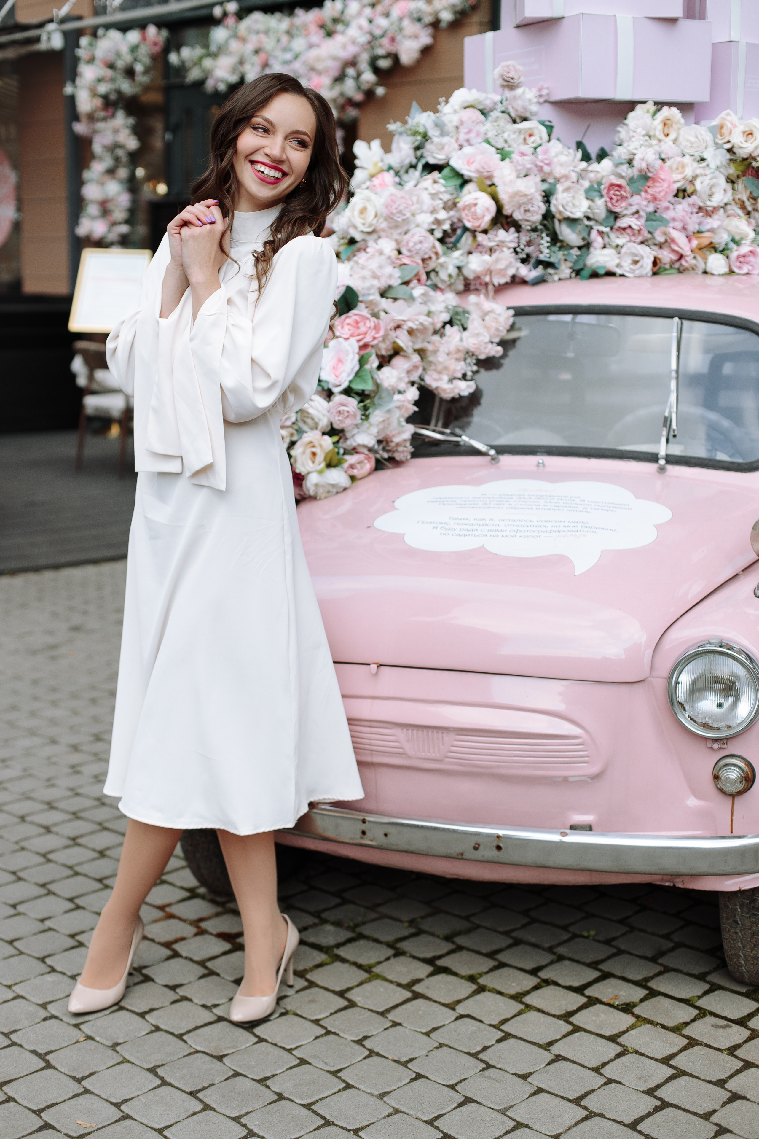 стильная фотосессия розы машина