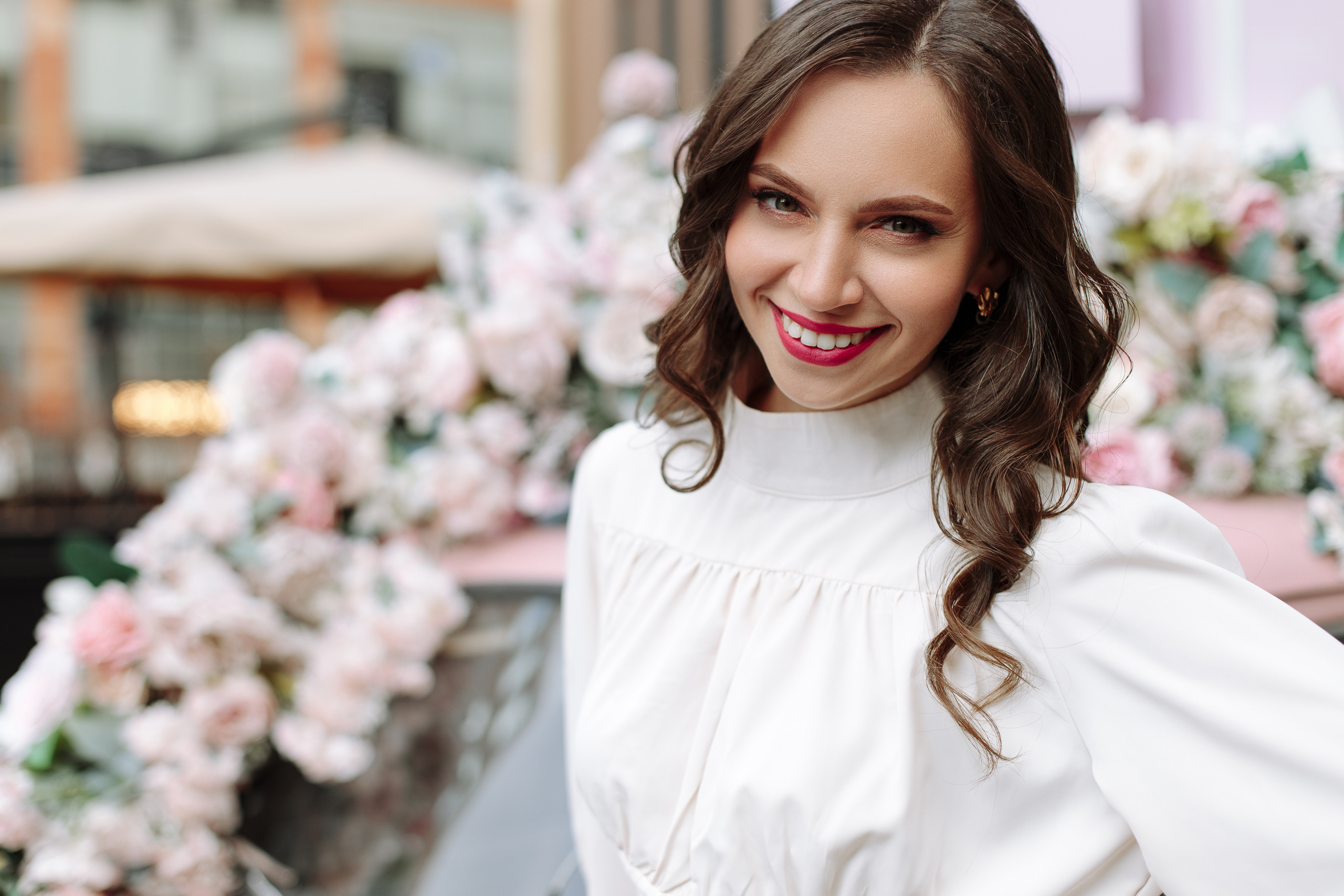 красивый портрет с цветами 