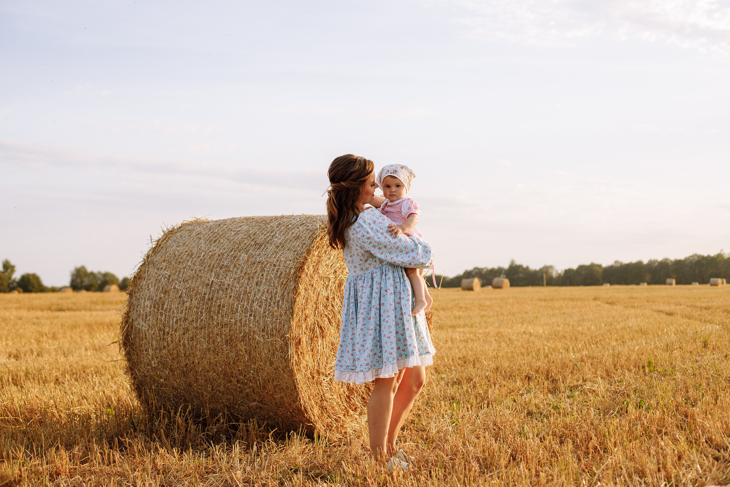 фотосессия в поле семейная красивое поле санок-петребург Волхов