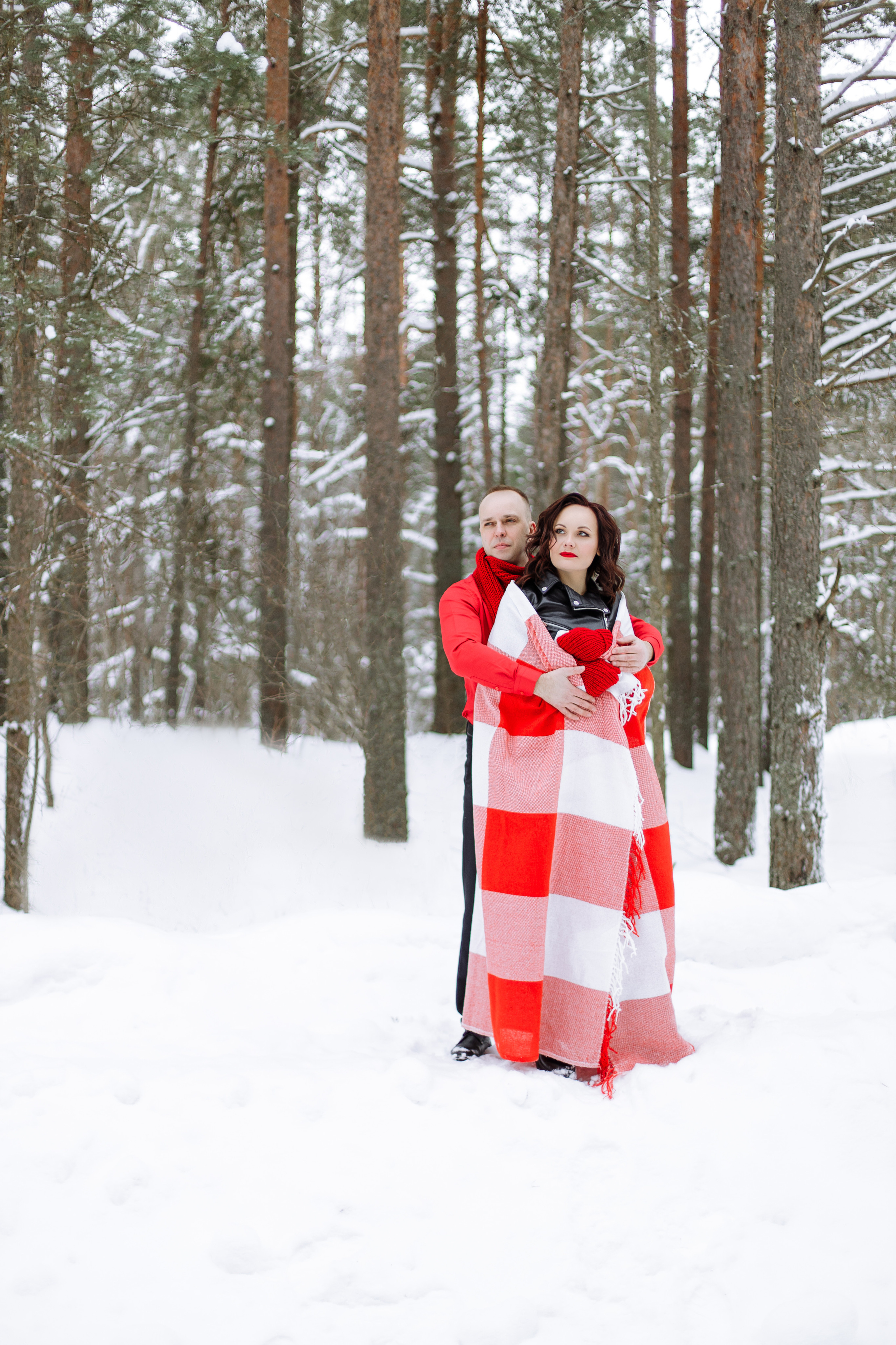 фотосессия новогодняя зимний лес плед белый снег деревья Питер СПб Волхов