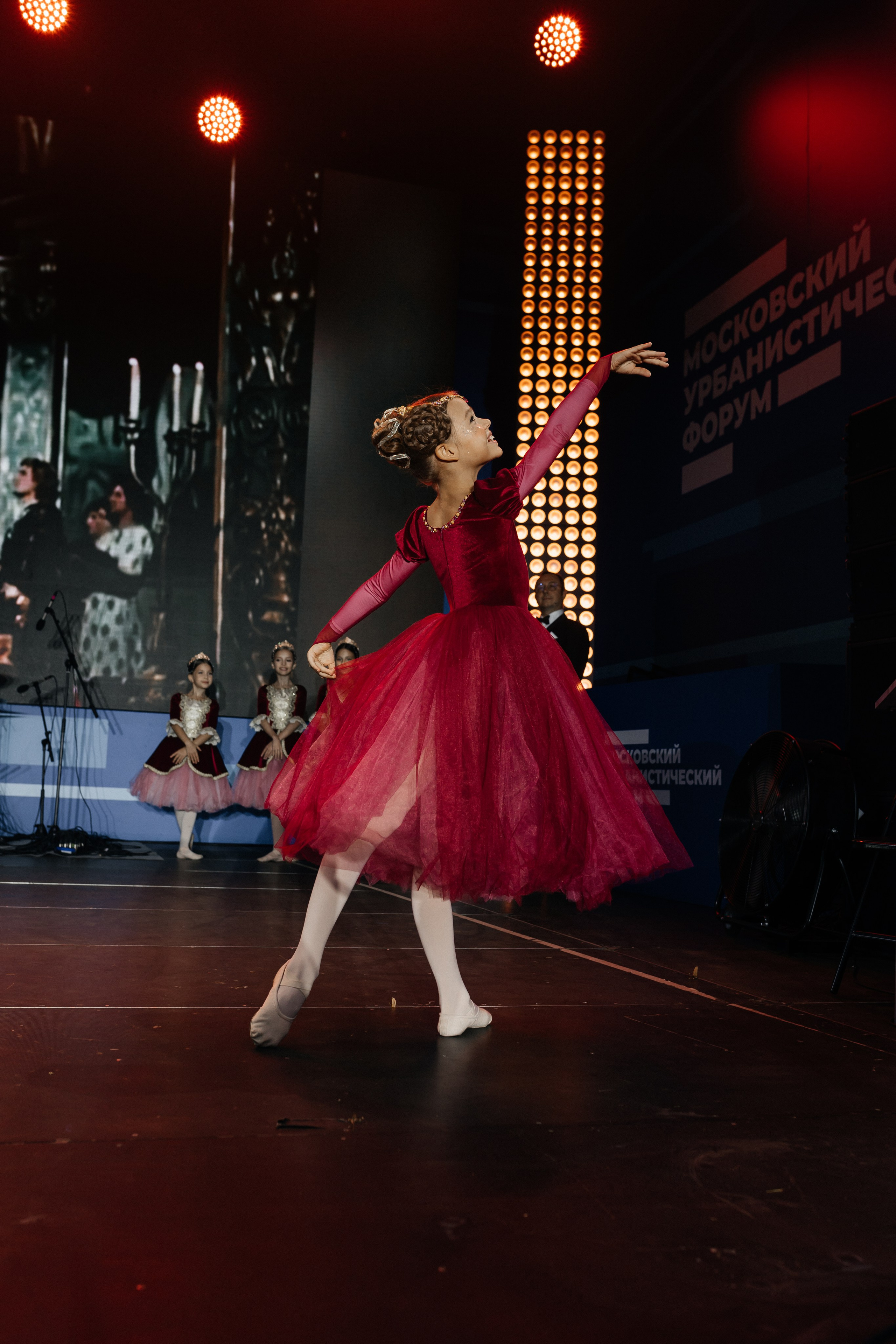 Московский урбанистический форум. Фонд Оксаны Фёдоровой. Ромео и Джульета. Фотограф Наталия Федосова, г. Москва. TG и Instagram @nataliya_raw