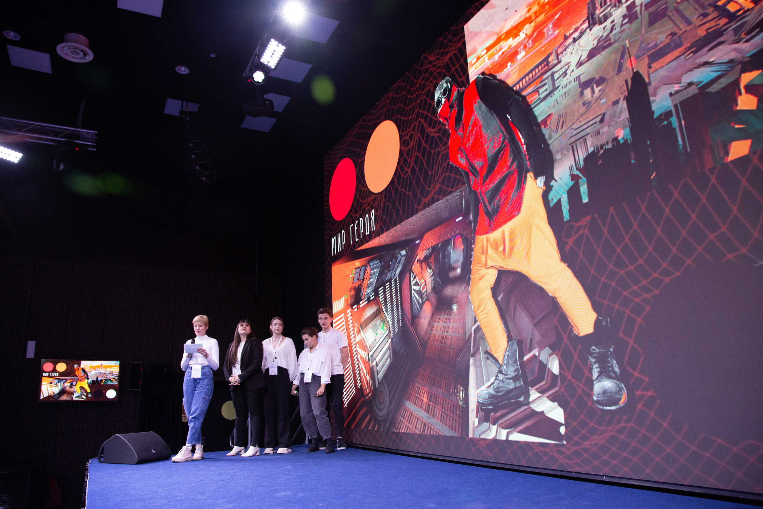 Фотограф и дизайнер Валерий Хотеев