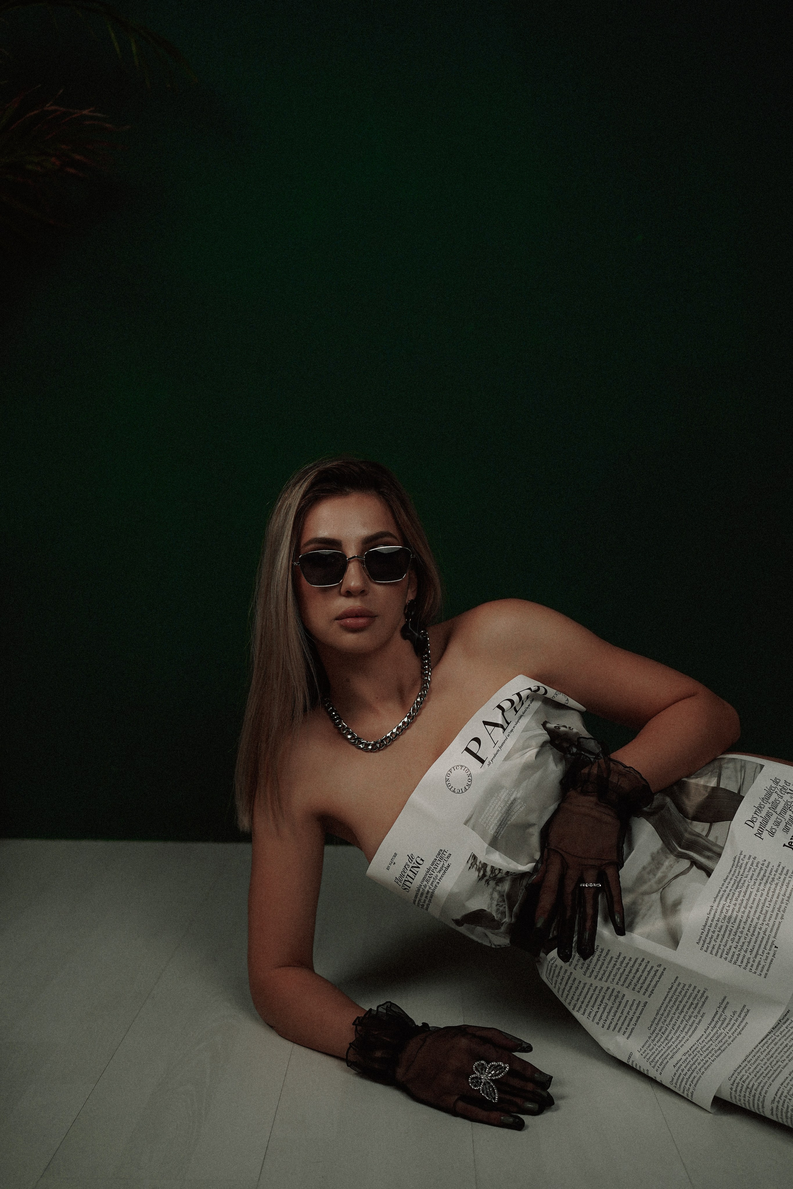 Фотостудия Рафинад. Женский фотограф Новочеркасск, Ростов-на-Дону, Шахты. Девушка в газете. Свадебный фотограф в Ростове-на-Дону. Таинство Крещения и Венчания, семейные фотосессии. Алёна Чёботова