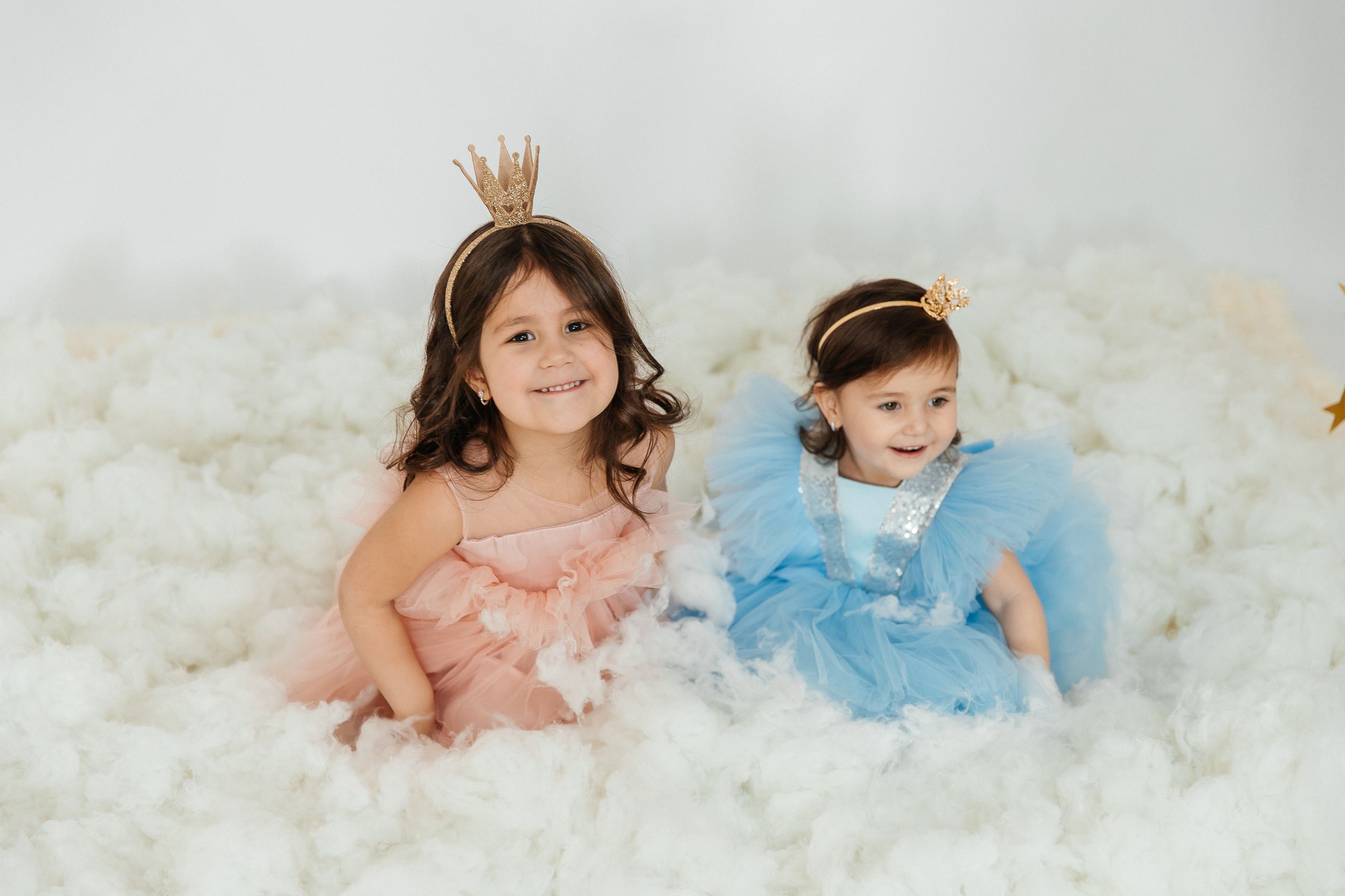 Маюша и Милаша в облаках. Воронистая Анастасия. Фотограф Якутия, Томпонский район