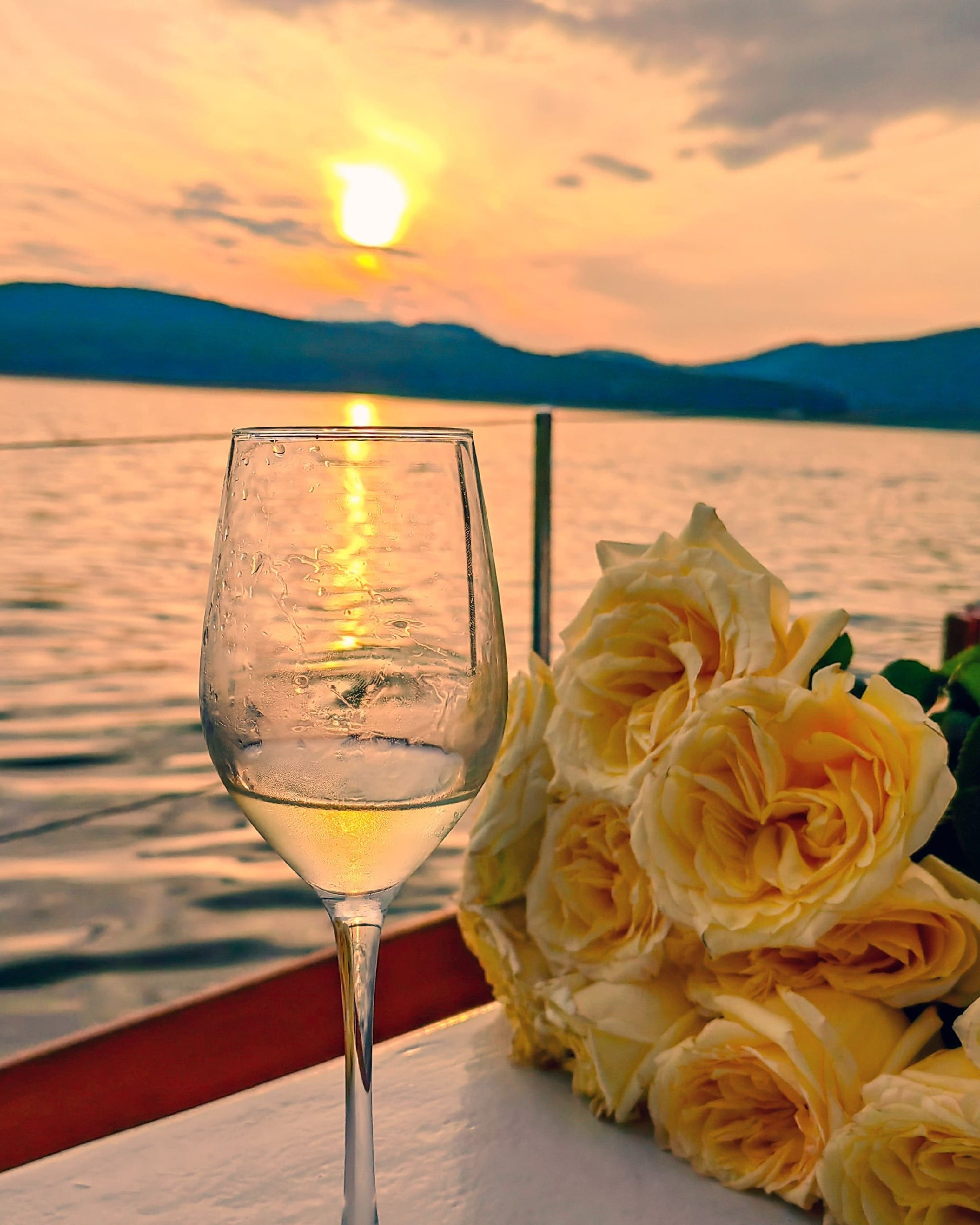 аренда яхты Красноярское море цена забронировать путешествие Царские ворота Бирюса залив шумиха стоимость заказать прогулка парусная яхта катамаран Красноярское водохранилище фотосессия фотограф Красноярск Дивногорск Красноярская ГЭС отдых купание экскурсия достопримечательность туристический тур маршрут Енисей Сибирь Козыревский зуб база отдыха адмирал