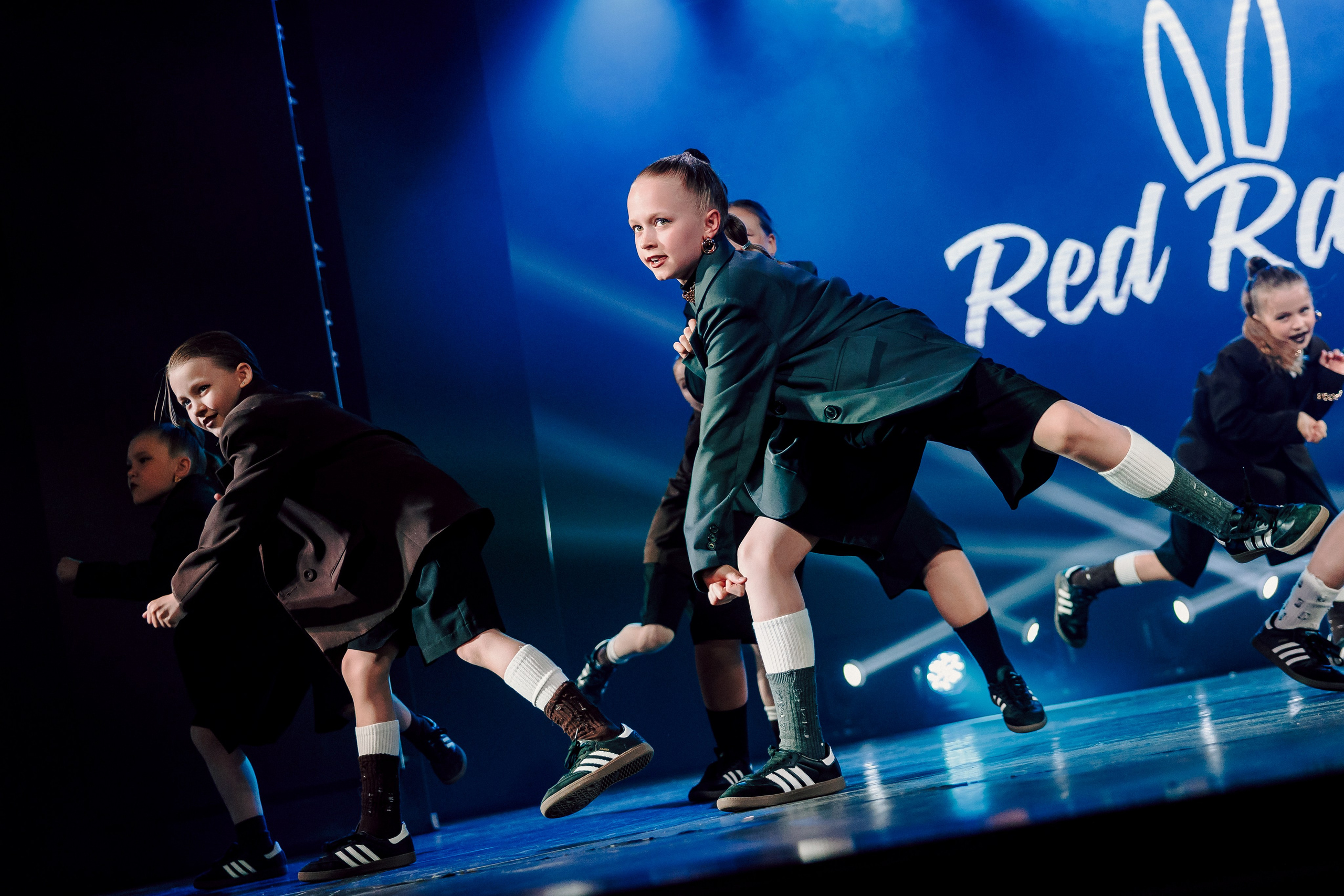 Отчётный концерт танцевальной школы «Red Rabbits» 2025. Лёшка Варзегов — фотограф