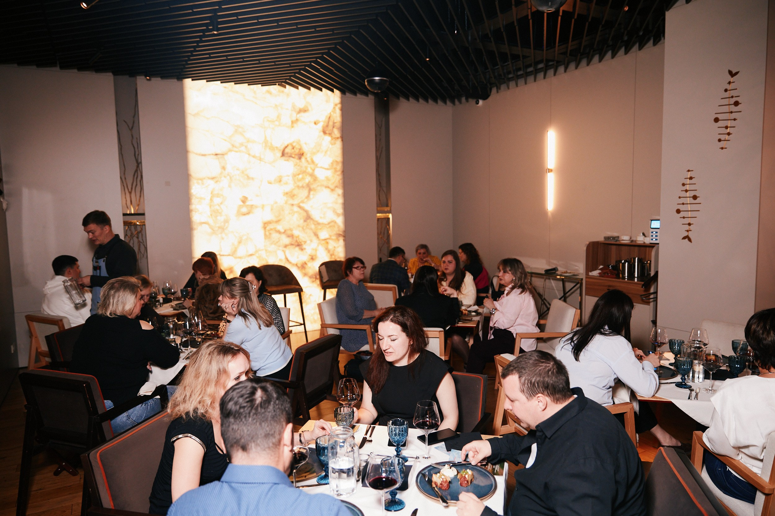 Винный вечер в Мясо&Рыба Marriott 24.04. Свадебный репортажный фотограф краснодар максим дремов дрёмов фотосессия студия цена