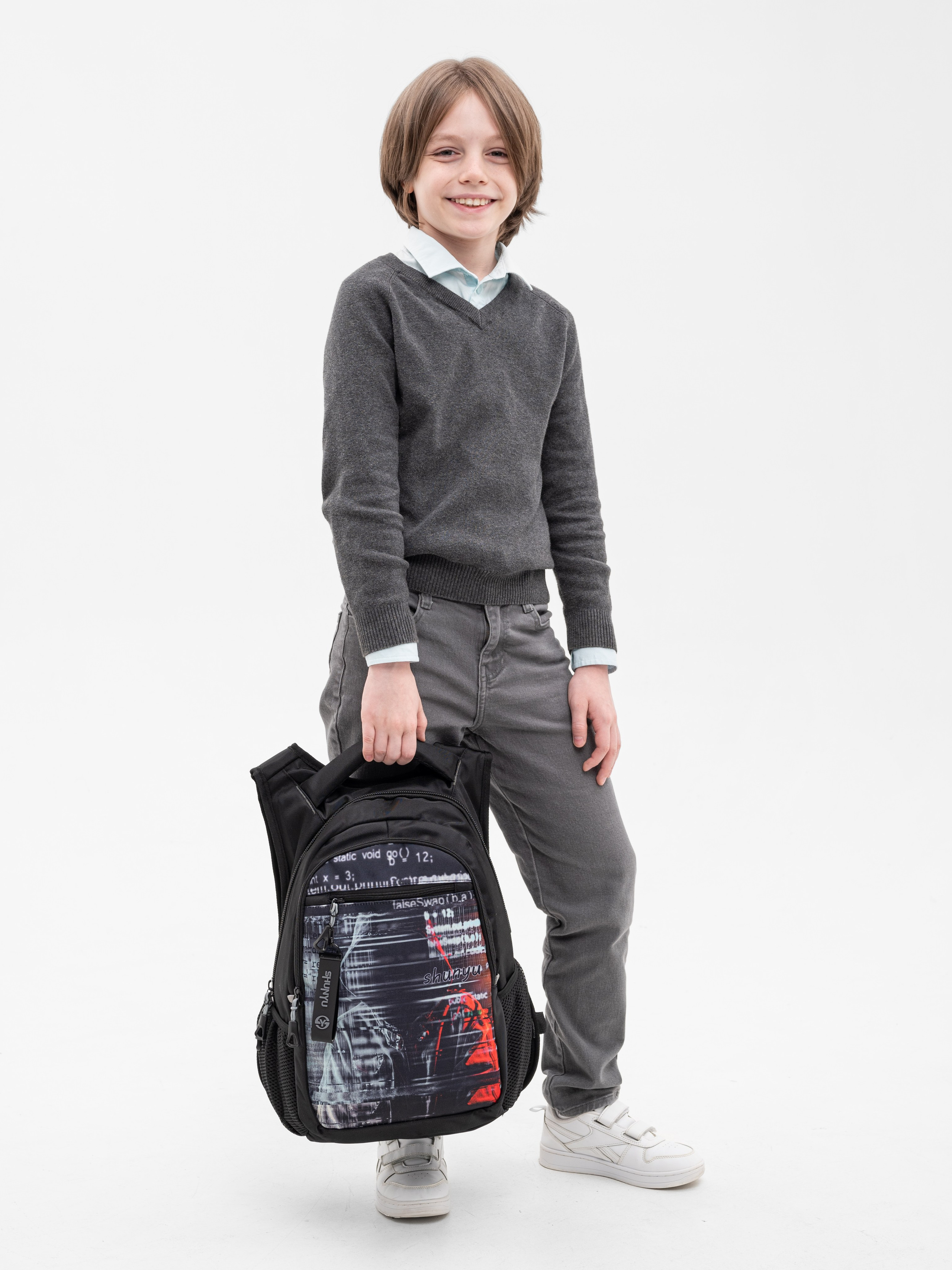 Рюкзаки школьные. Предметный фотограф, фото для маркетплейсов Пятигорск, КМВ