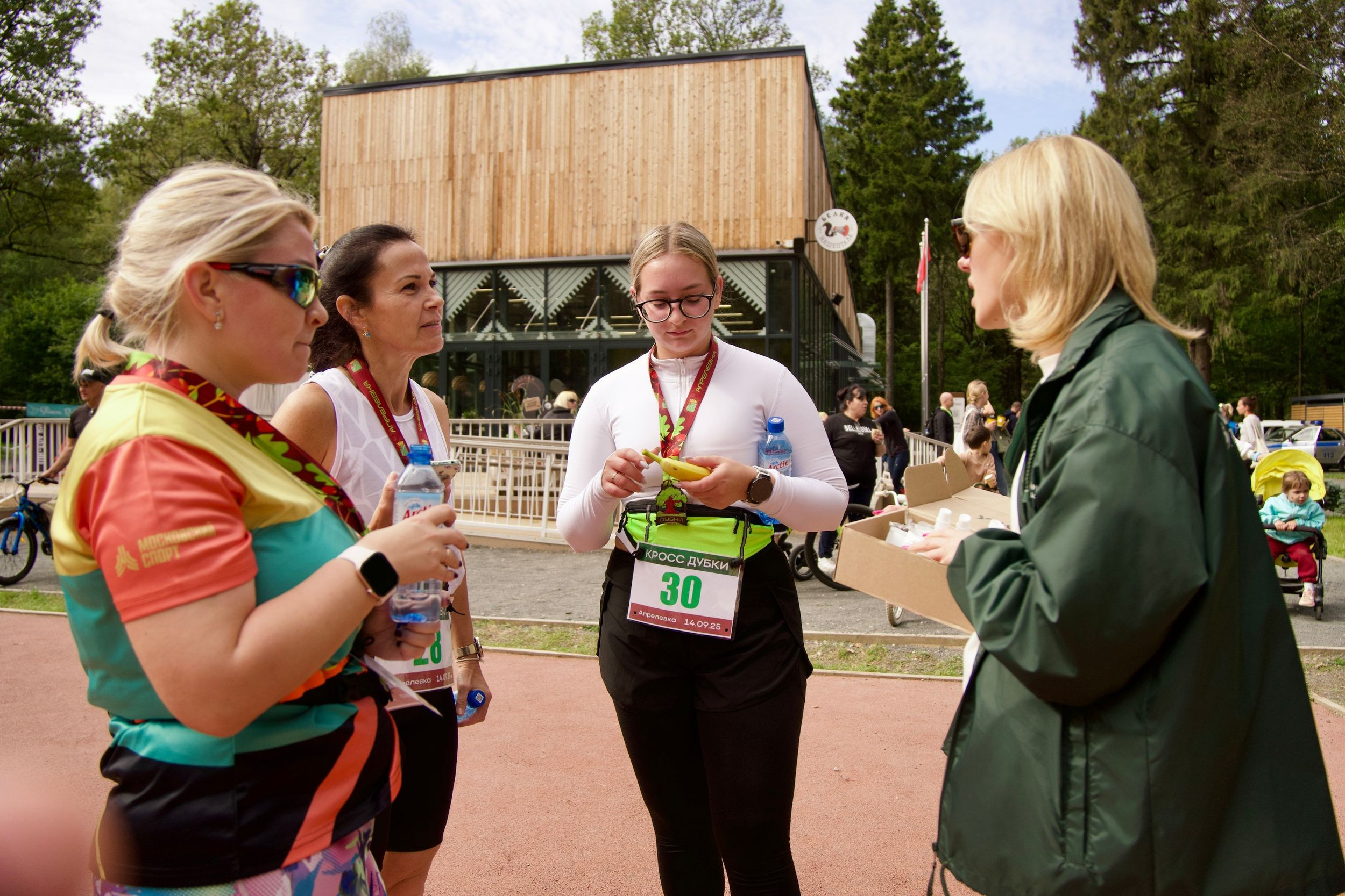 Забег в парке «Дубки». Кафе «БЕЛКА НАШЕПТАЛА». Ну оооочень концептуальное кафе