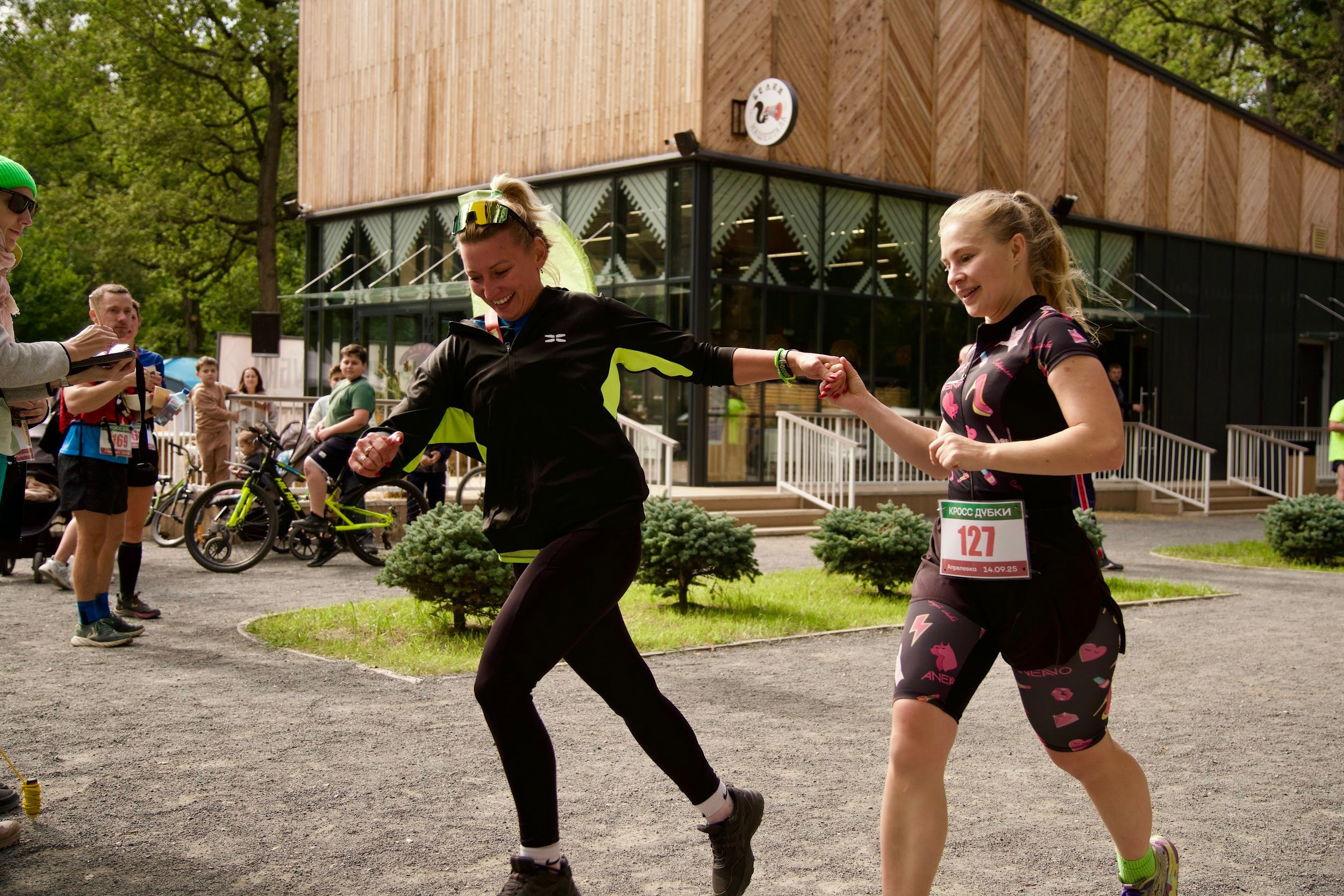 Забег в парке «Дубки». Кафе «БЕЛКА НАШЕПТАЛА». Ну оооочень концептуальное кафе