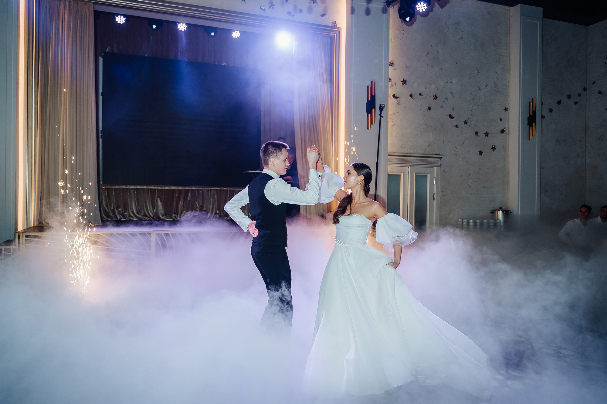 Свадьба Челнах  - Банкетный зал Папа Вилла. Свадебный Фотограф Казань Челны