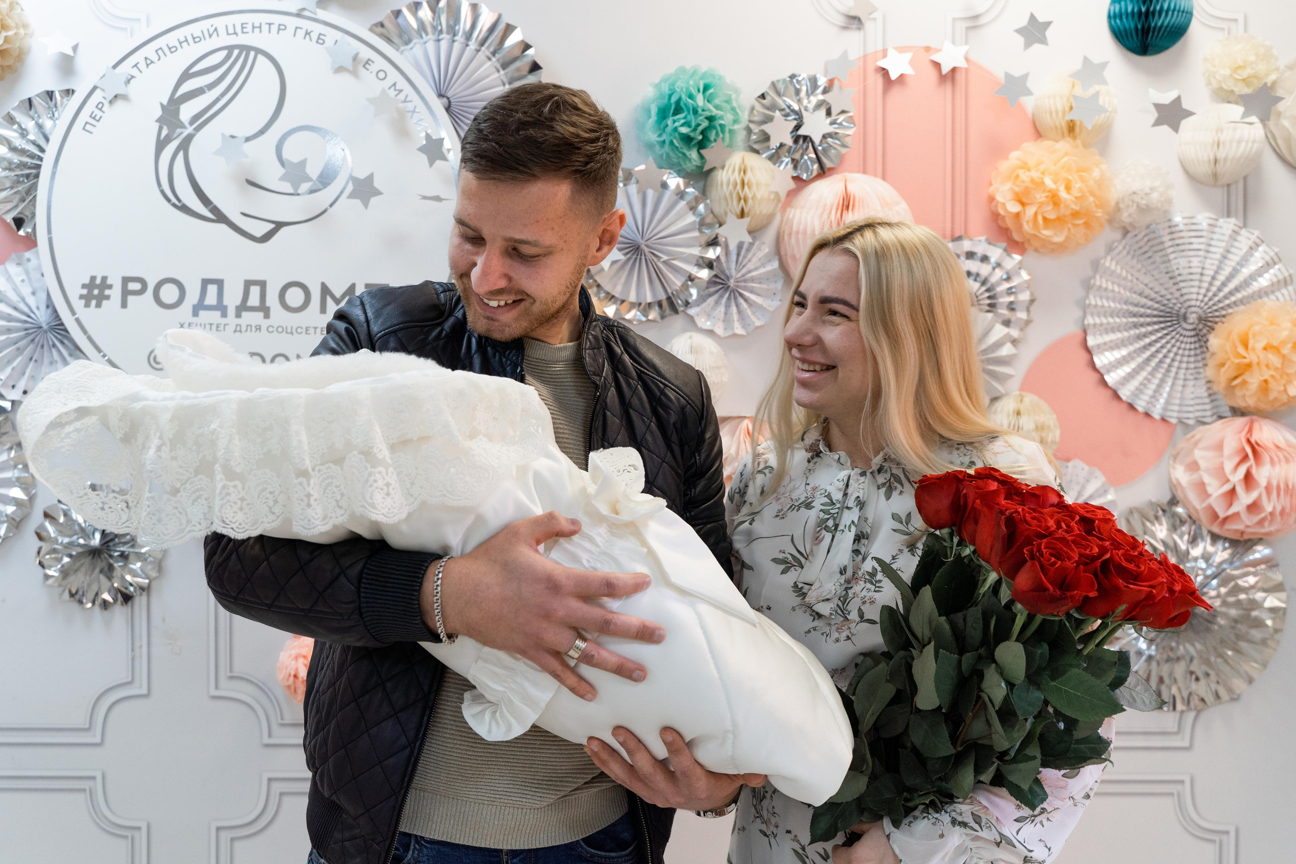 Счастье дома. Выписка. 28/09/2021. Фотографы на роды в Москве. Фото и видео родов. Фотопроект «Продолжение рода»