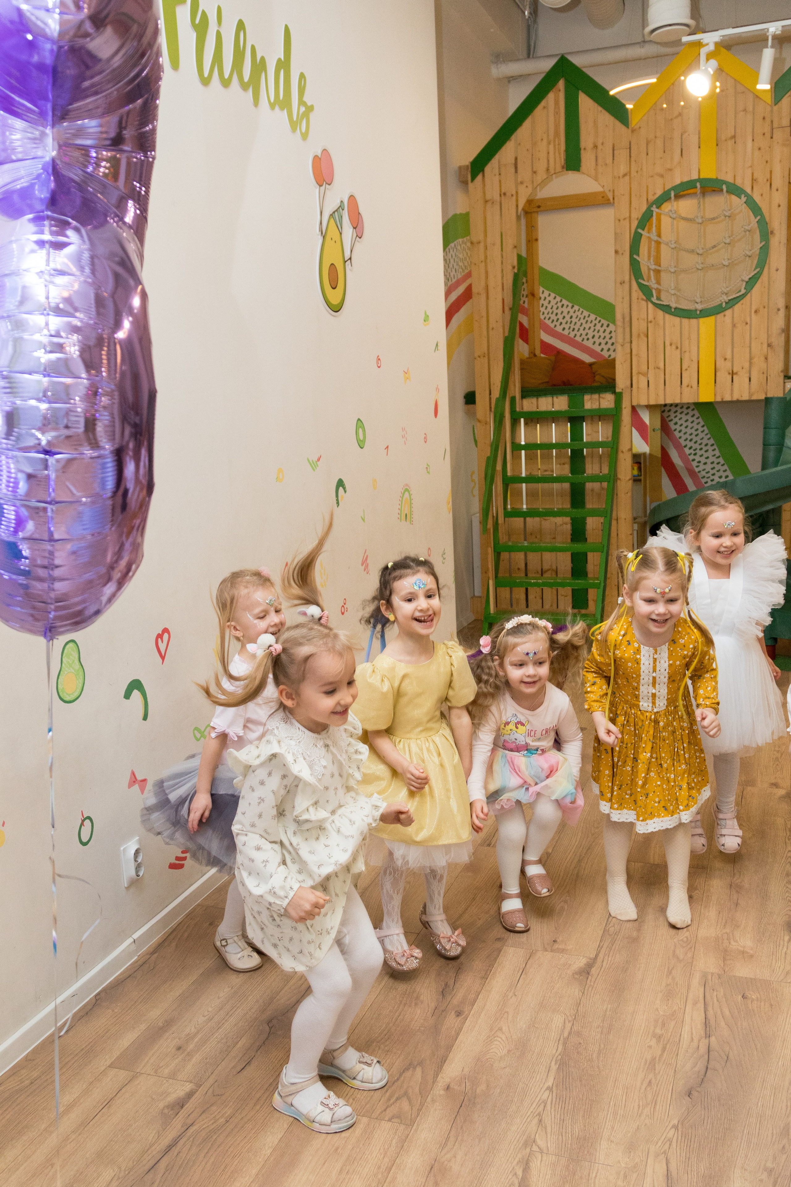 День рождения Валерии в Avocado Friends, 5 лет. Детский и контент фотограф Надя Волкова Санкт-Петербург