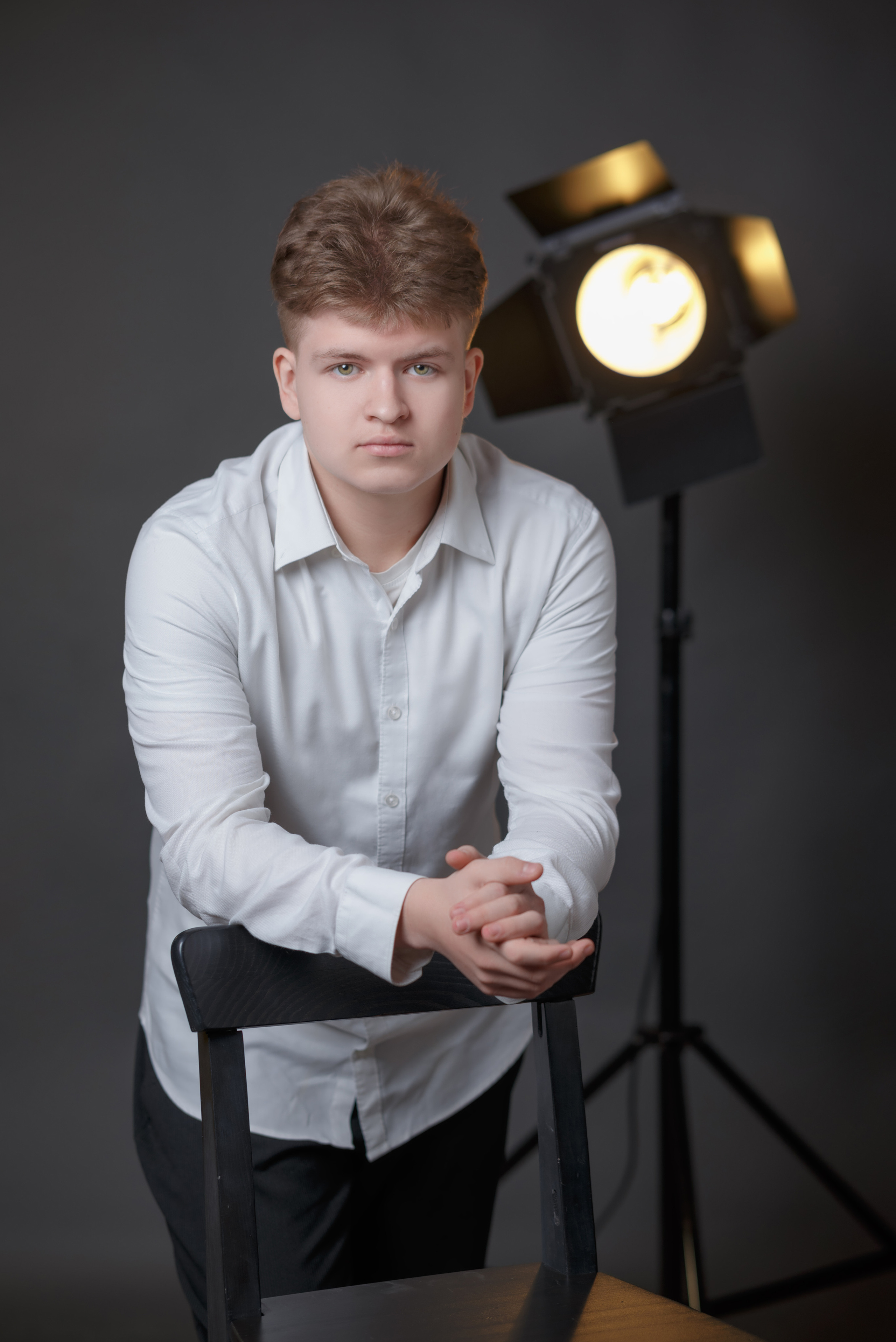 Портреты «классика» (серый фон). BookVa-выпускные альбомы