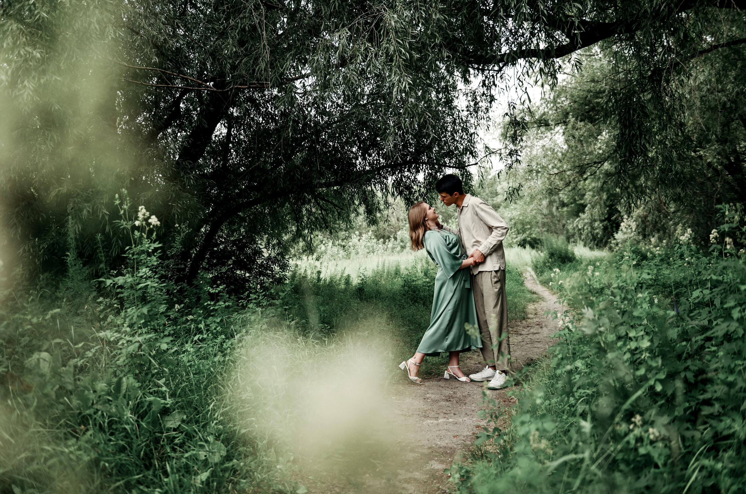 Love story прогулка вместе с песиком))). Свадебный, семейный, детский, контент фотограф в Омске Максим Ильин