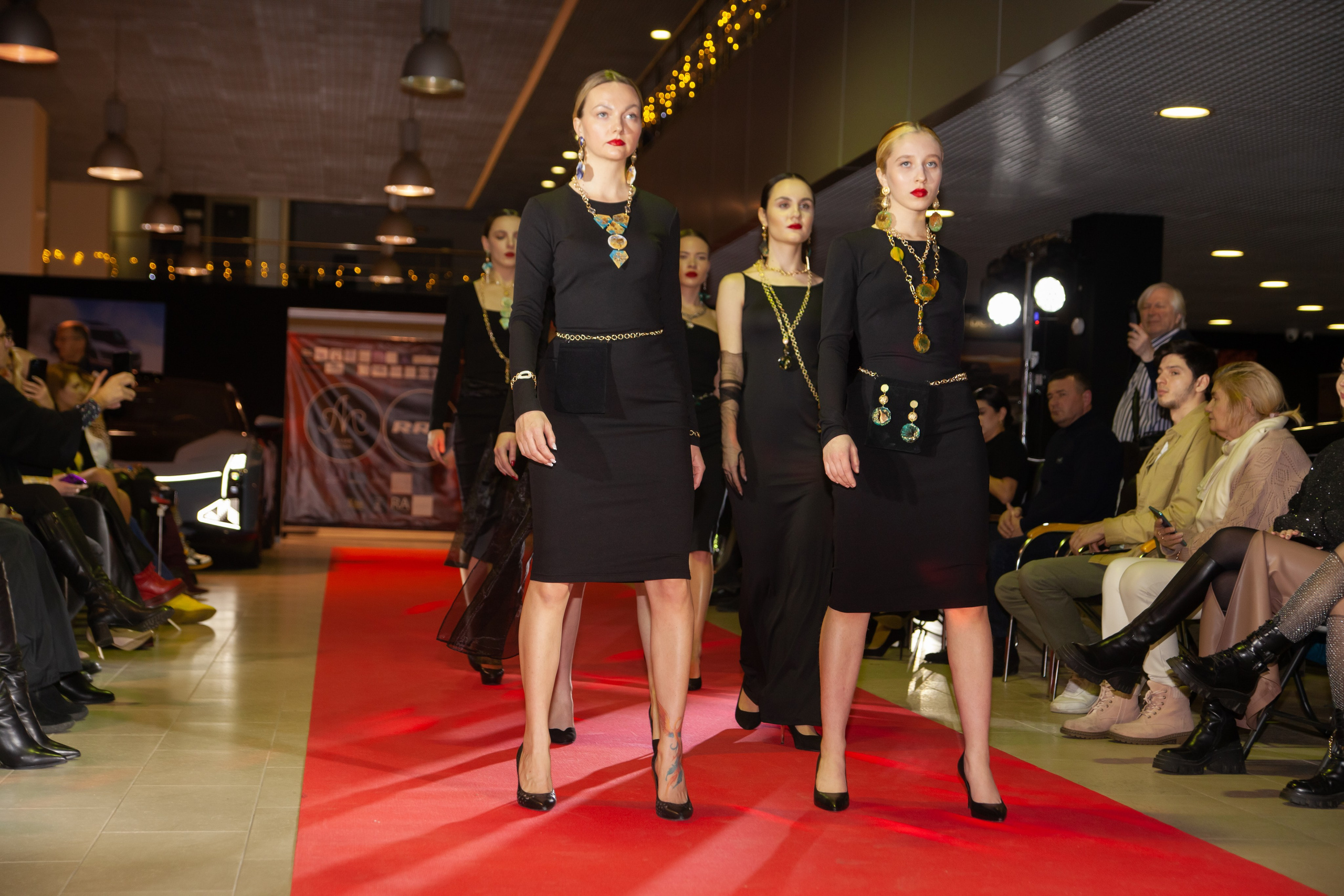 Аллея моды. 22 декабря 2023 г. RRT Пулково. Портретный фотограф в СПб Ирина Маринина