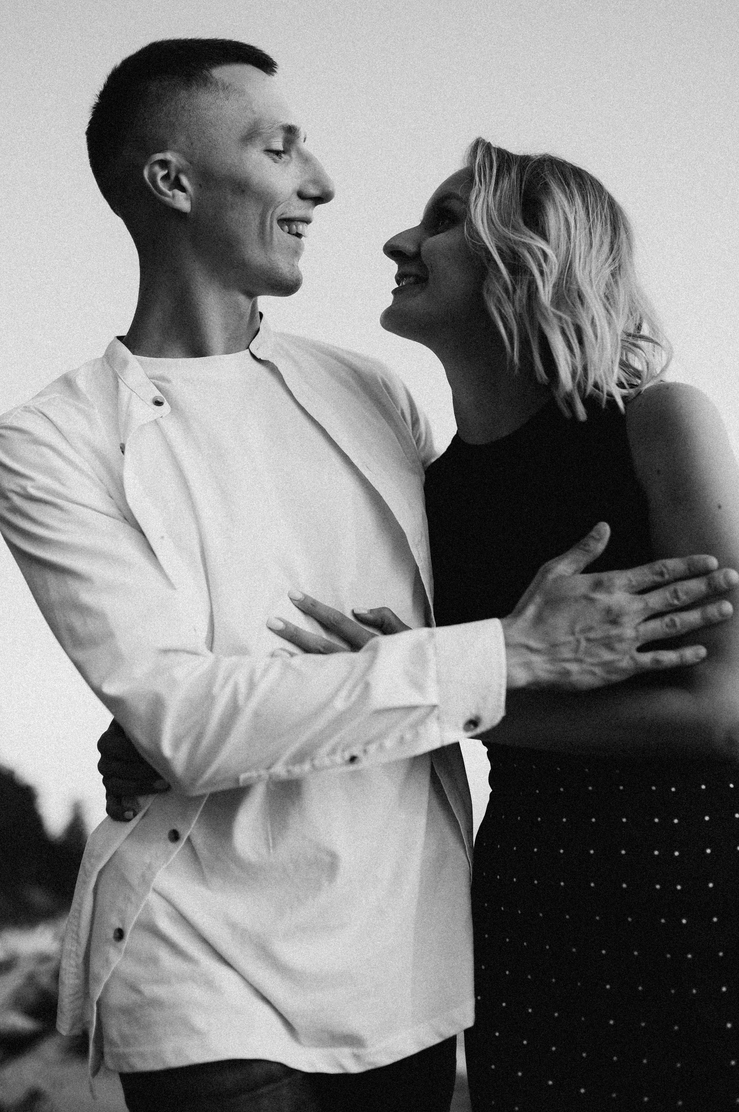 АНДРЕЙ И ЛИЛЯ/ СЪЕМКА НА БЕРЕГУ БЕРДСКОГО ЗАЛИВА. Семейный фотограф в Новосибирске Женя Индрикова