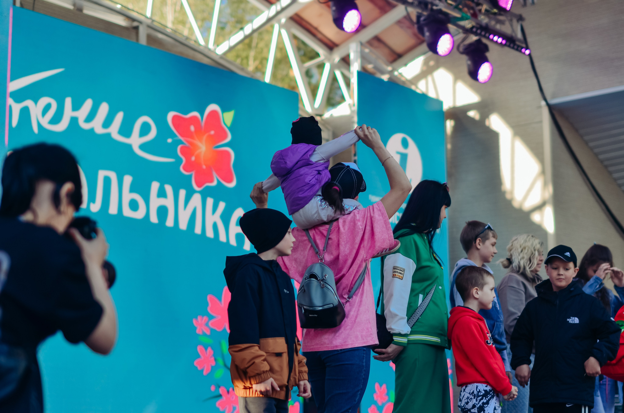 Фестиваль «Цветение Маральника на Алтае 2025». Фоторепортаж. Денисова Аля — фотограф для парных съемок и индивидуальных историй в Барнауле