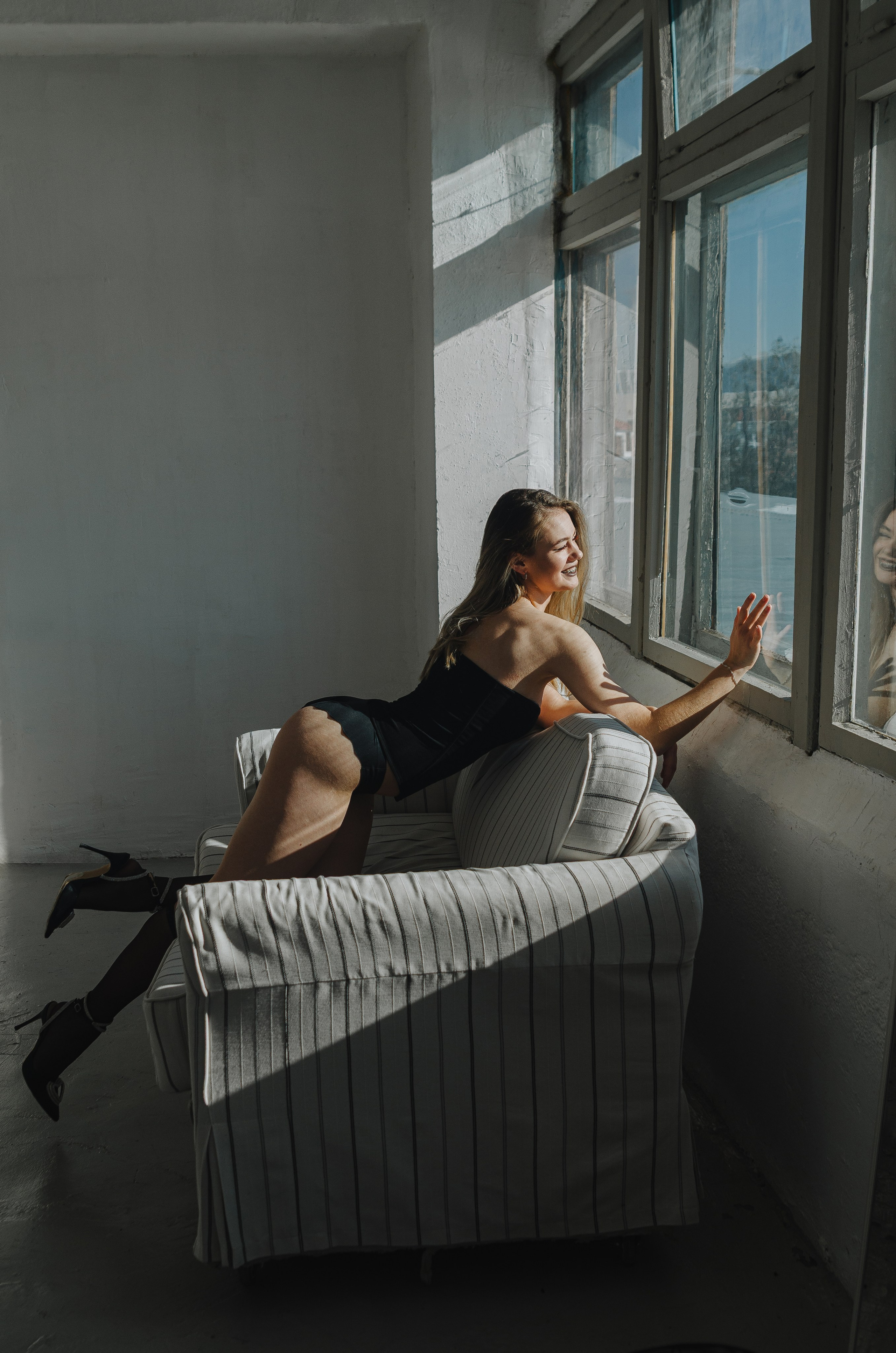 Женская фотосессия в стиле минимализм. Денисова Аля — фотограф для парных съемок и индивидуальных историй в Барнауле