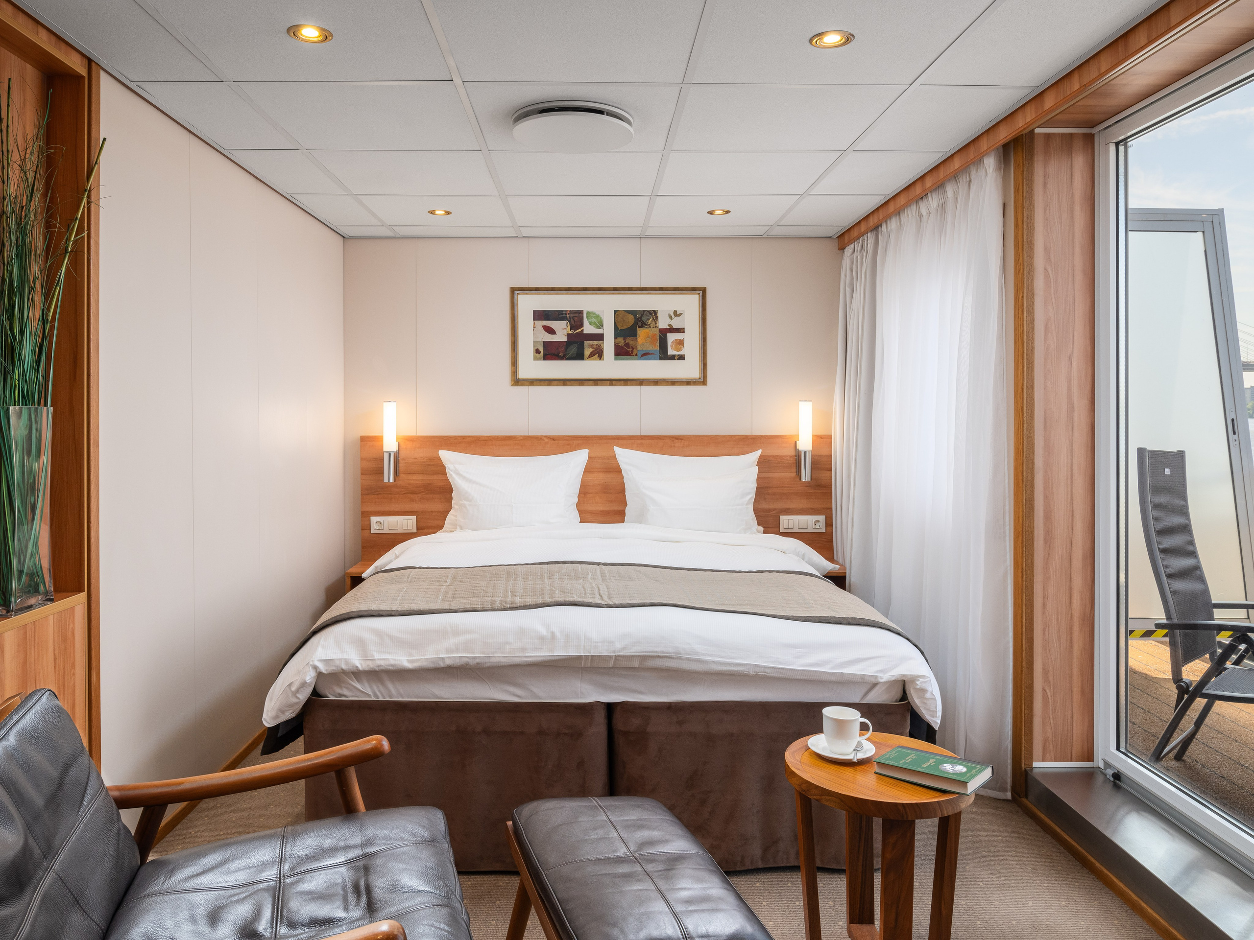 Теплоход «Викинг Трувор». Вячеслав Лазарев фотографирую интерьеры