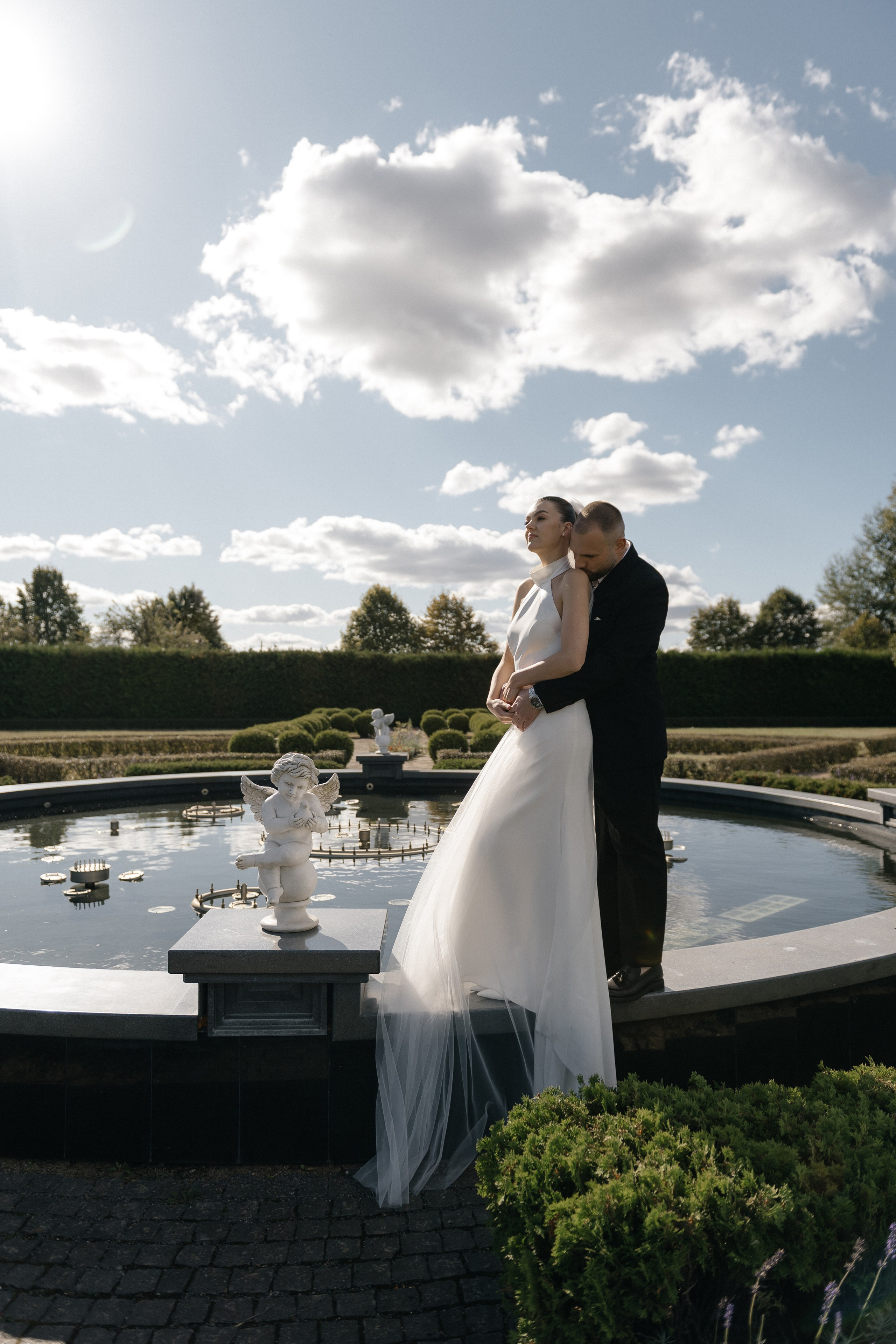 Wedding day in VERSAL PARK. Wedding PHOTOGRAPHER Andrew Vnukov