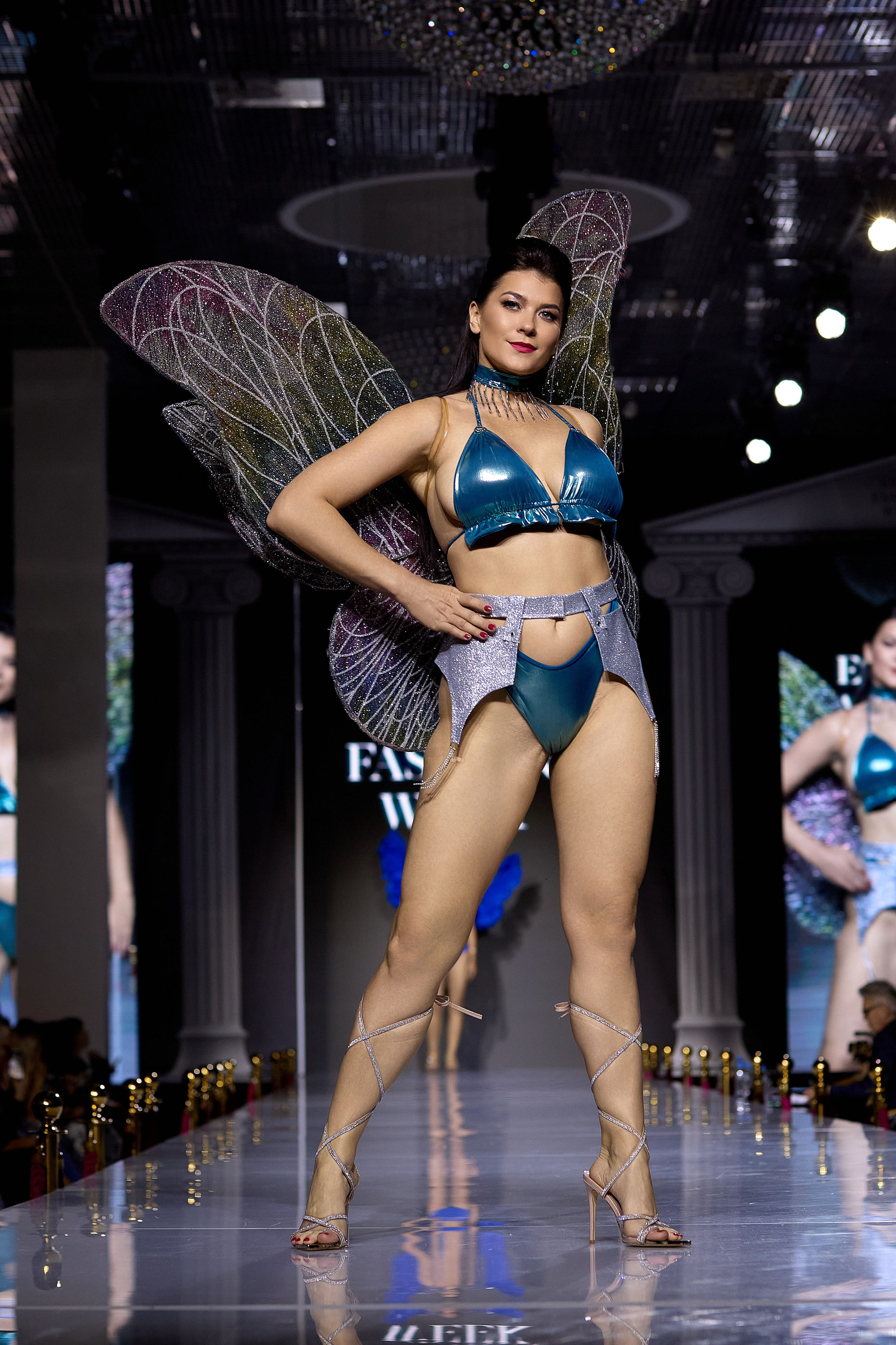 Показ в стиле Victoria's Secret | Ювелирная неделя моды «Эстет»