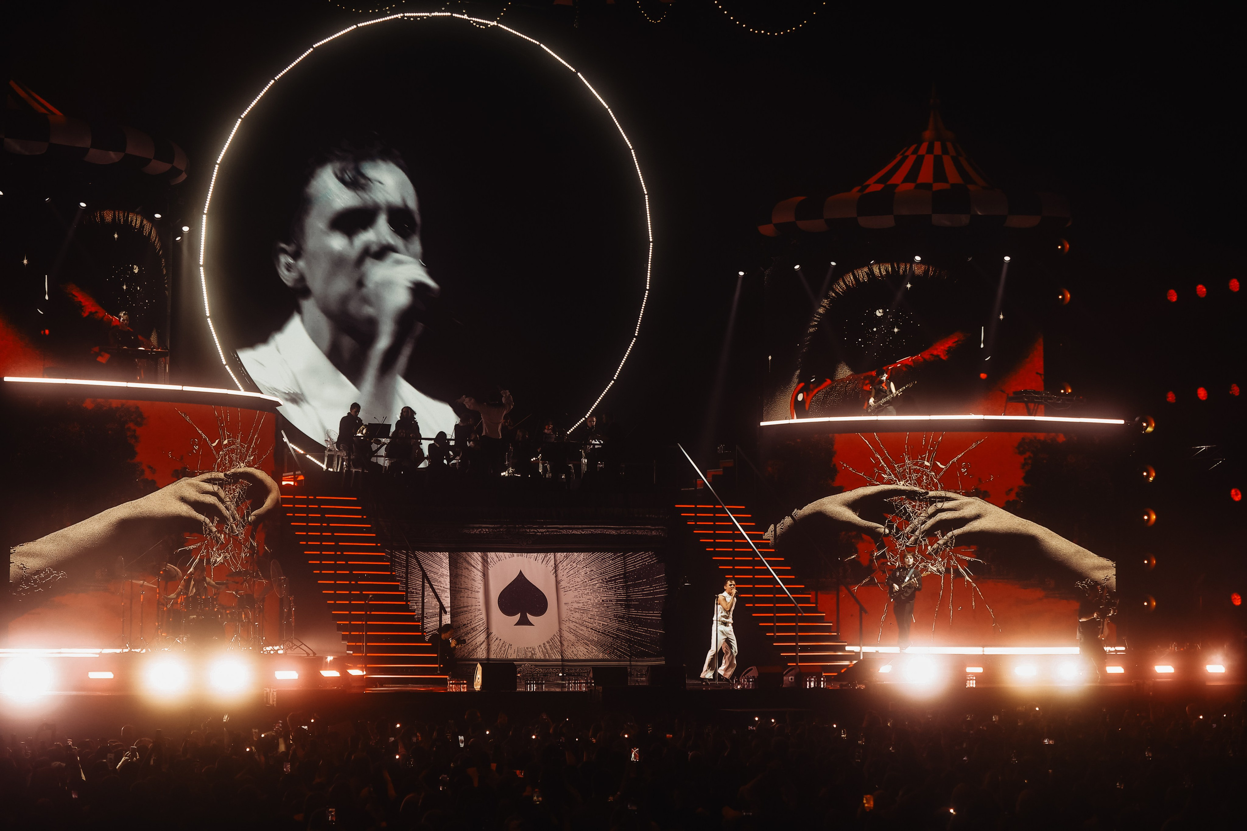 ВАНЯ ДМИТРИЕНКО