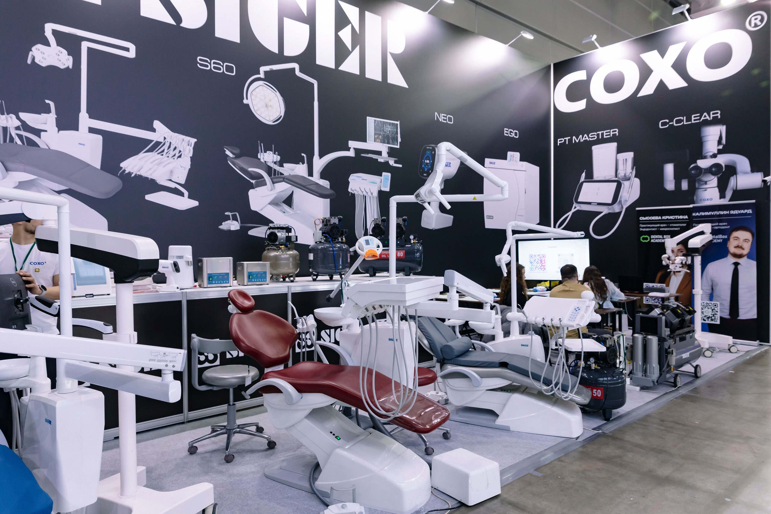 Стоматологическая выставка Dental Salon 2026. Профессиональный фотограф в Москве | Заказать фотосессию и съемку