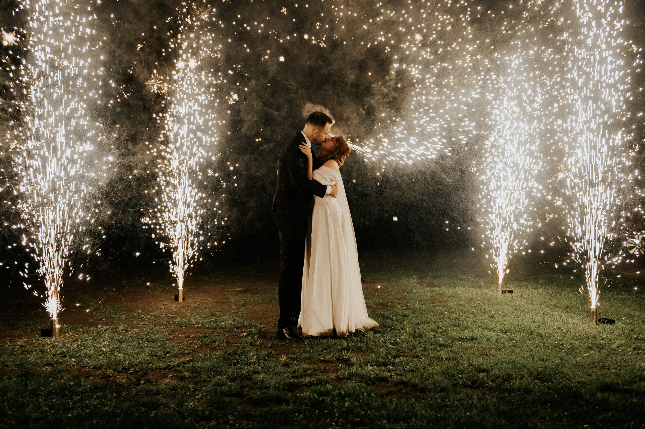 Свадебные фотографии. Фотограф в Барнауле Дарья Бутурлакина. Люби.Цени.Касайся