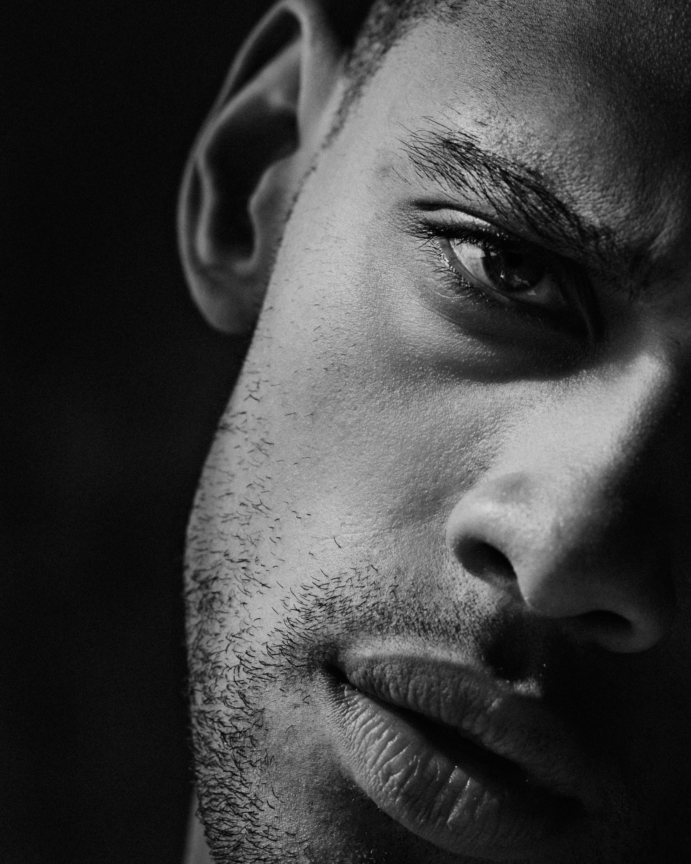 I am Diana, a portrait photographer. I take pictures around the world