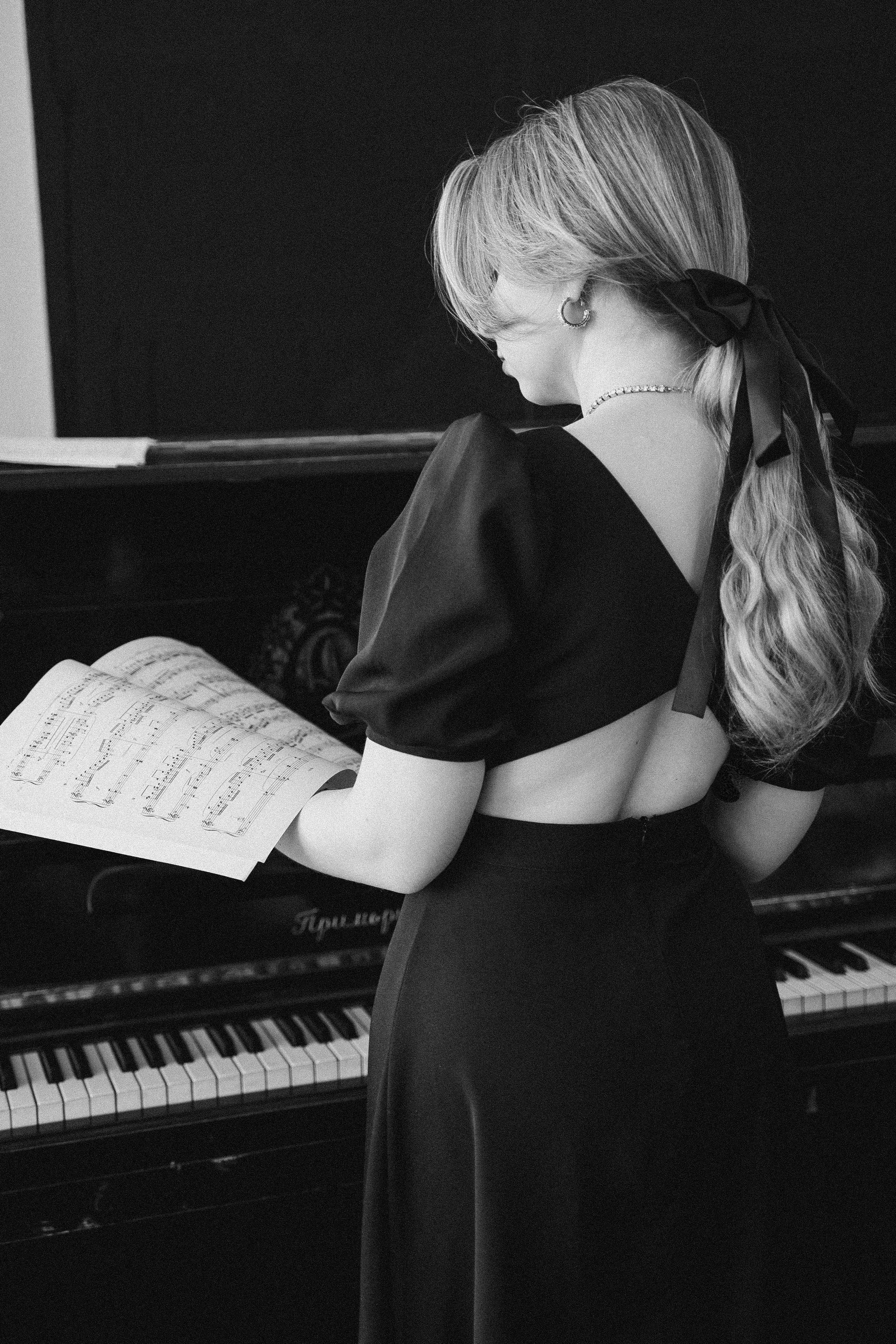 Александра пианистка. Главная